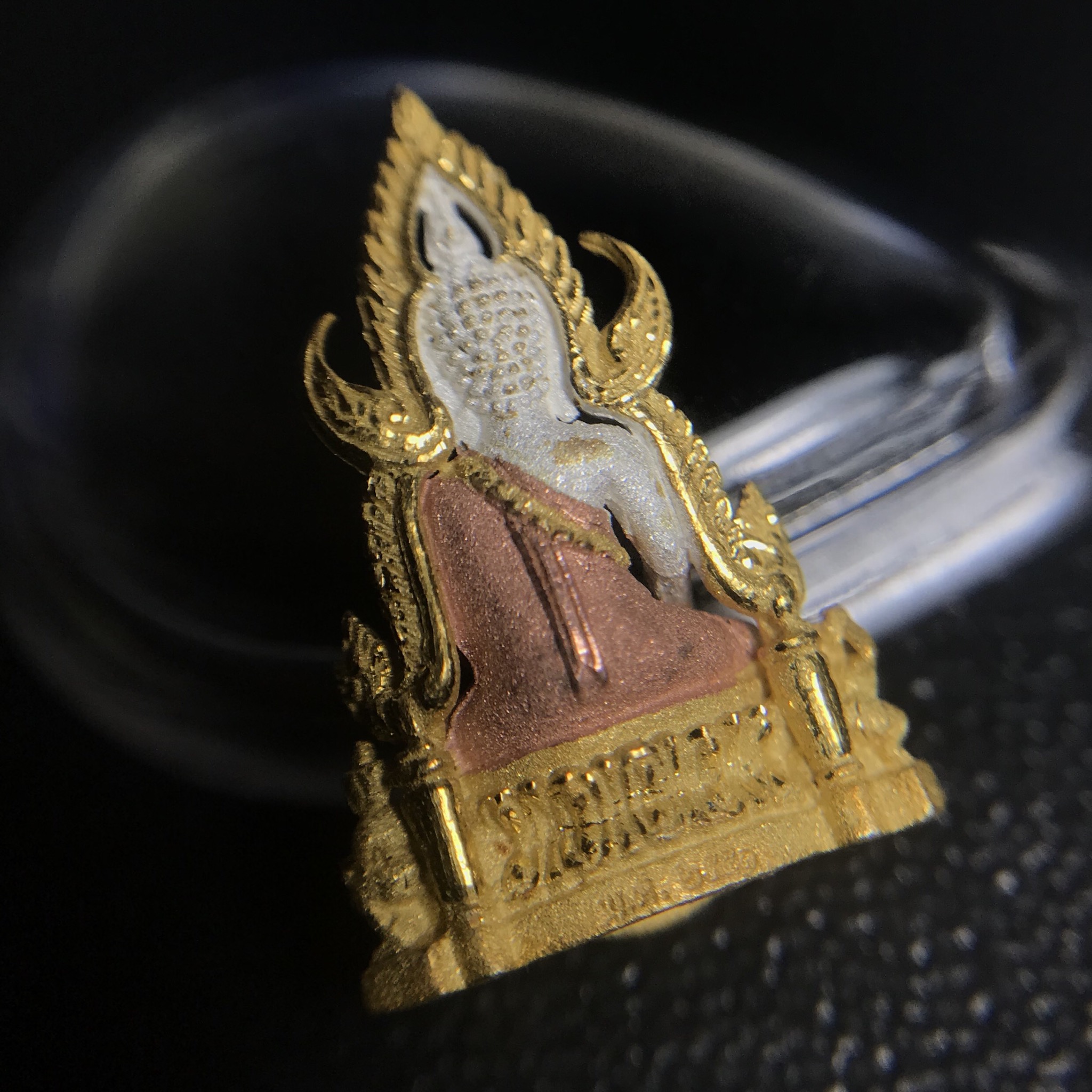 พระพุทธชินราช ภปร. โครงการ เพราะแผ่นดินนี้คือแผ่นดินเกิด เนื้อเงินชุบสามกษัตริย์ ปี2551 ขนาดหน้าตัก1/4นิ้ว (สวยงามหายาก)