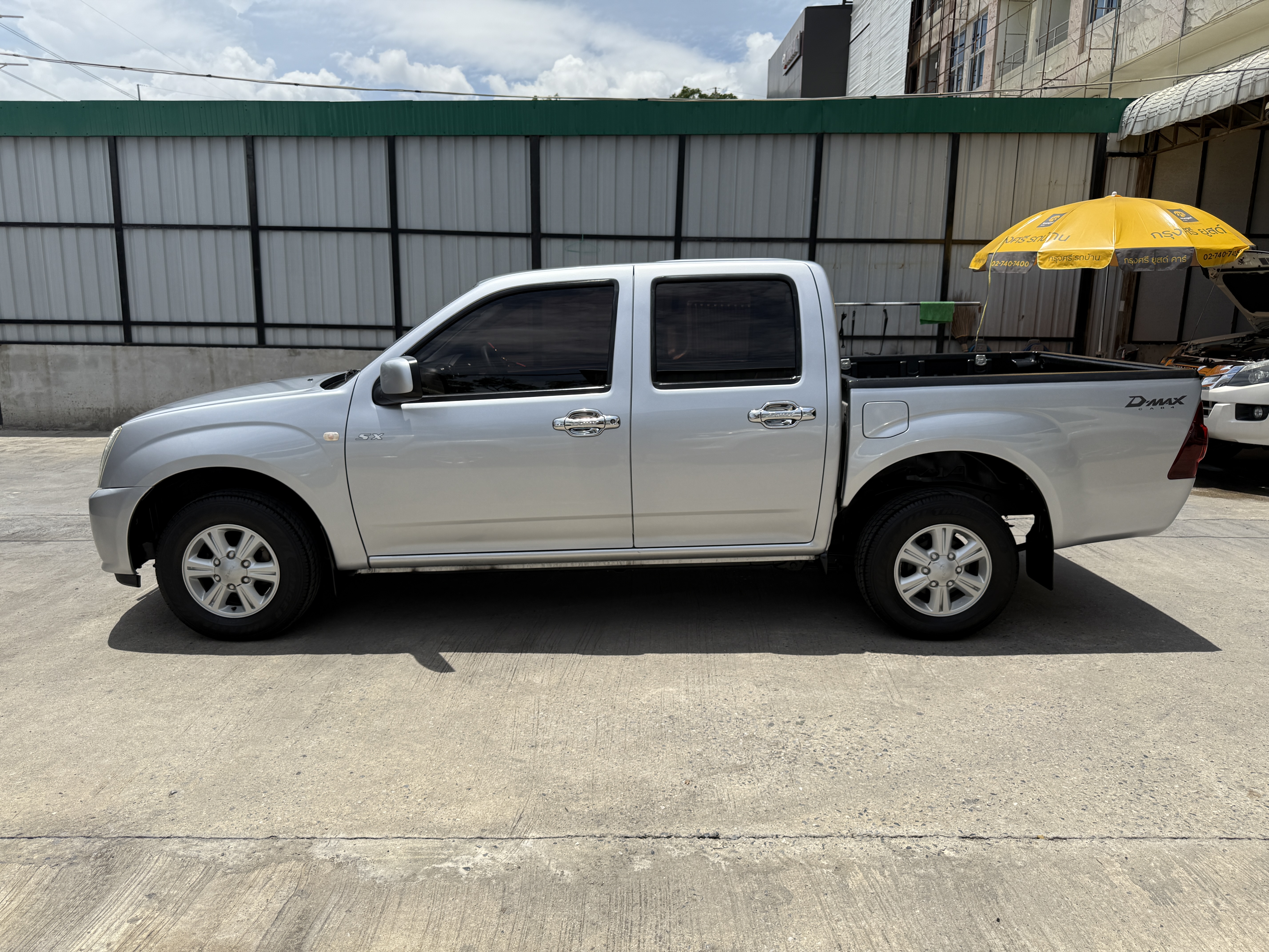 Isuzu Dmax 4ประตู SX 2.5 2010 เงิน