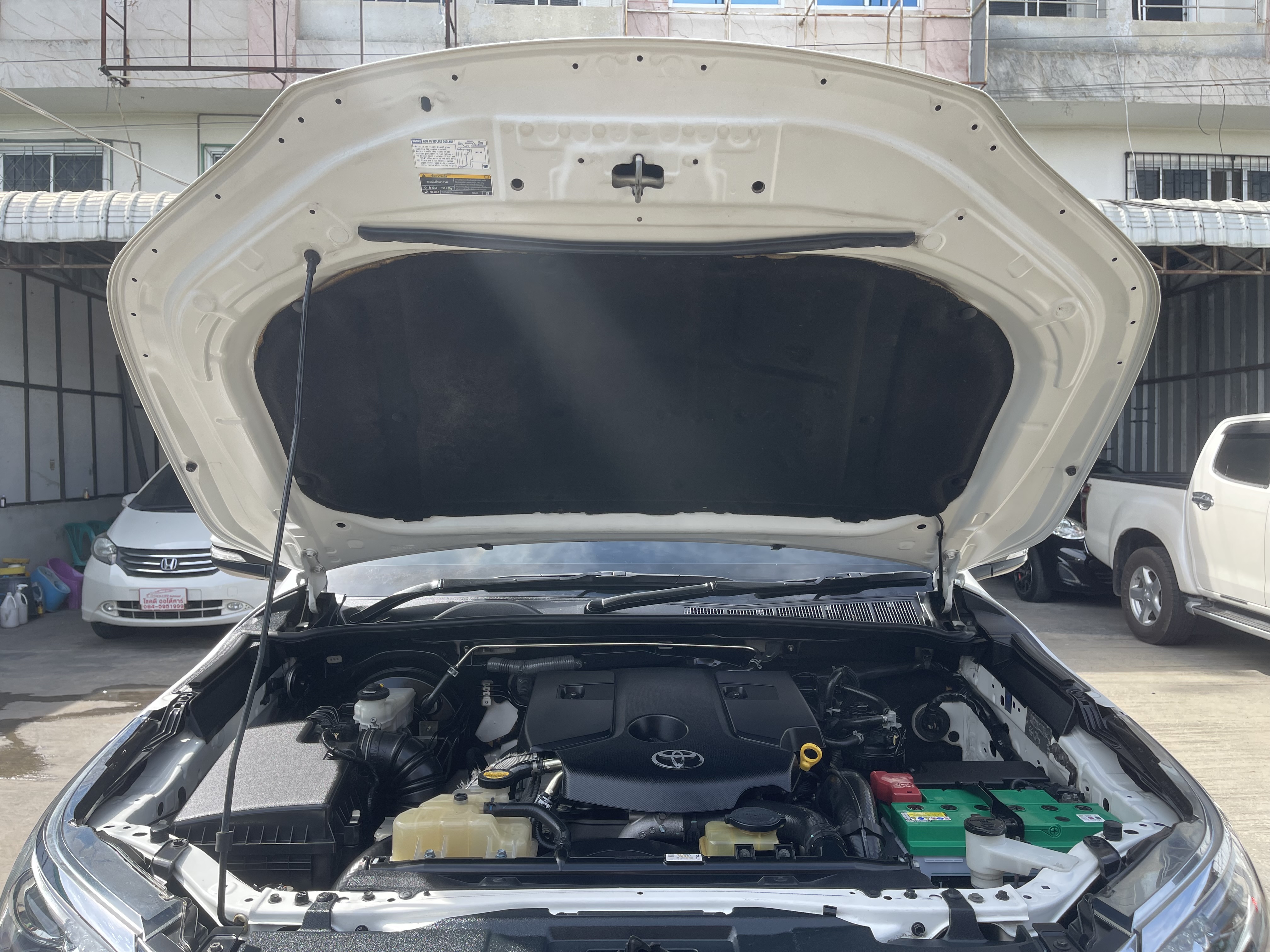 Toyota Fortuner 2.8 V 2WD At 2016 ขาวมุก