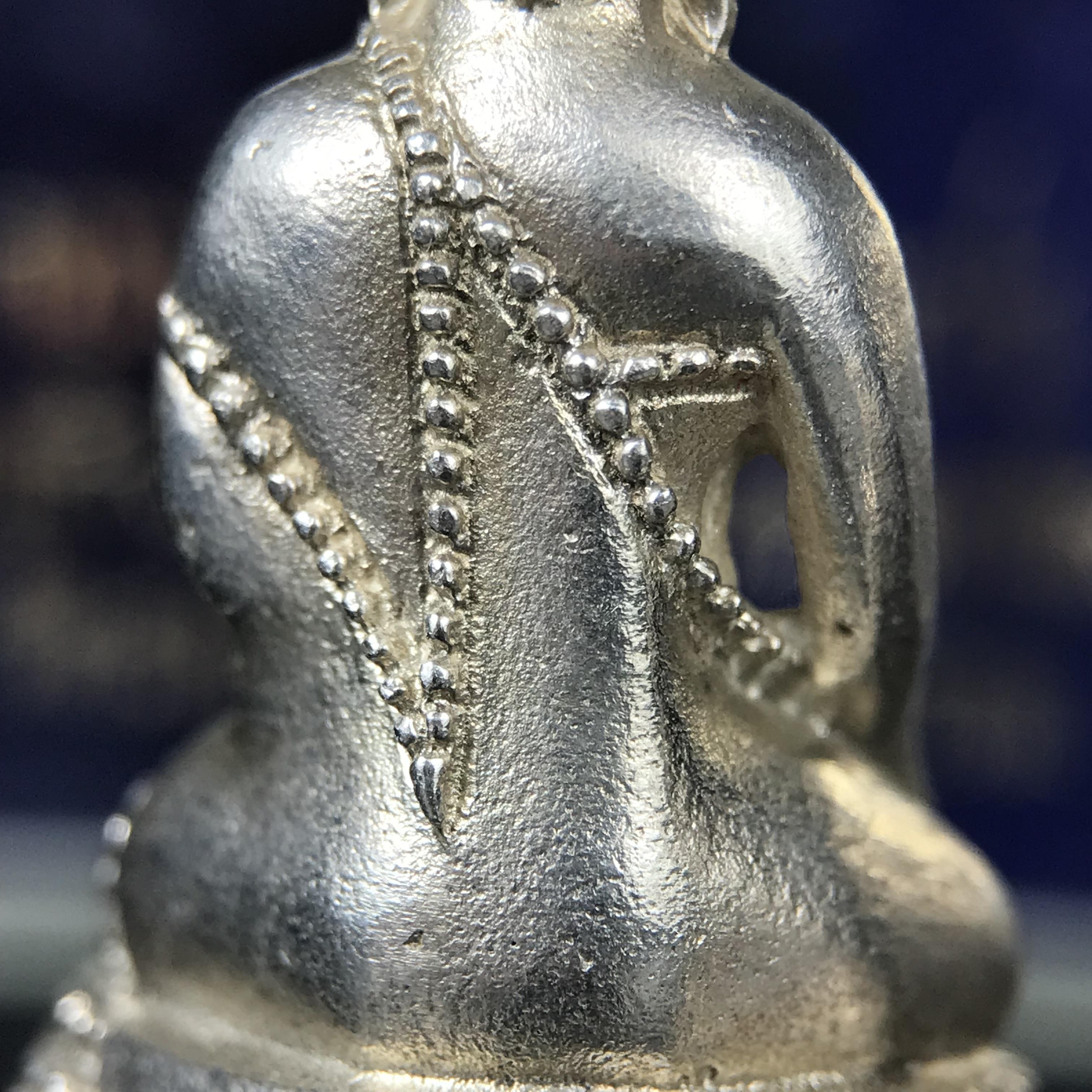 พระกริ่งนวปทุม ภปร.-พระชัยวัฒน์นวปทุม ภปร.-พระกริ่งไพรีพินาศ ภปร. รุ่นแรก วัดปทุมวนาราม ครบชุดเนื้อเงิน ปี2535(ในหลวงรัชกาลที่9เสด็จเททอง)(1ใน3000องค์)หายาก***เก็บทีเดียวครบชุดไปเลยรุ่นนี้ แนะนำ....ตอนนี้หายากแล้ว***