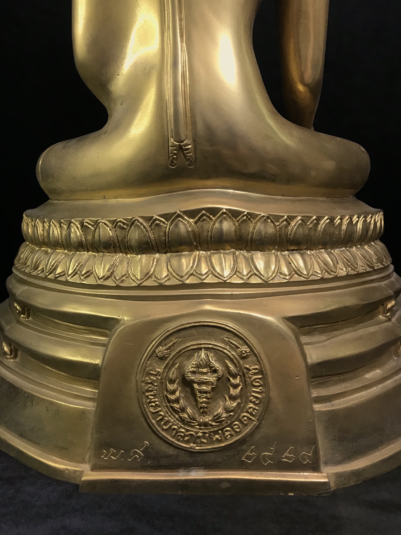 พระบูชาพระพุทธศิรมงคล ภปร. วัตถุมงคลคุ้มเกล้า ปี2524 ของมูลนิธิคุ้มเกล้า โรงพยาบาลภูมิพลจัดสร้าง ขนาดหน้าตัก 9 นิ้ว(ในหลวงทรงจุดไฟพระฤกษ์และเททอง)(พบเจอและหายากมาก)