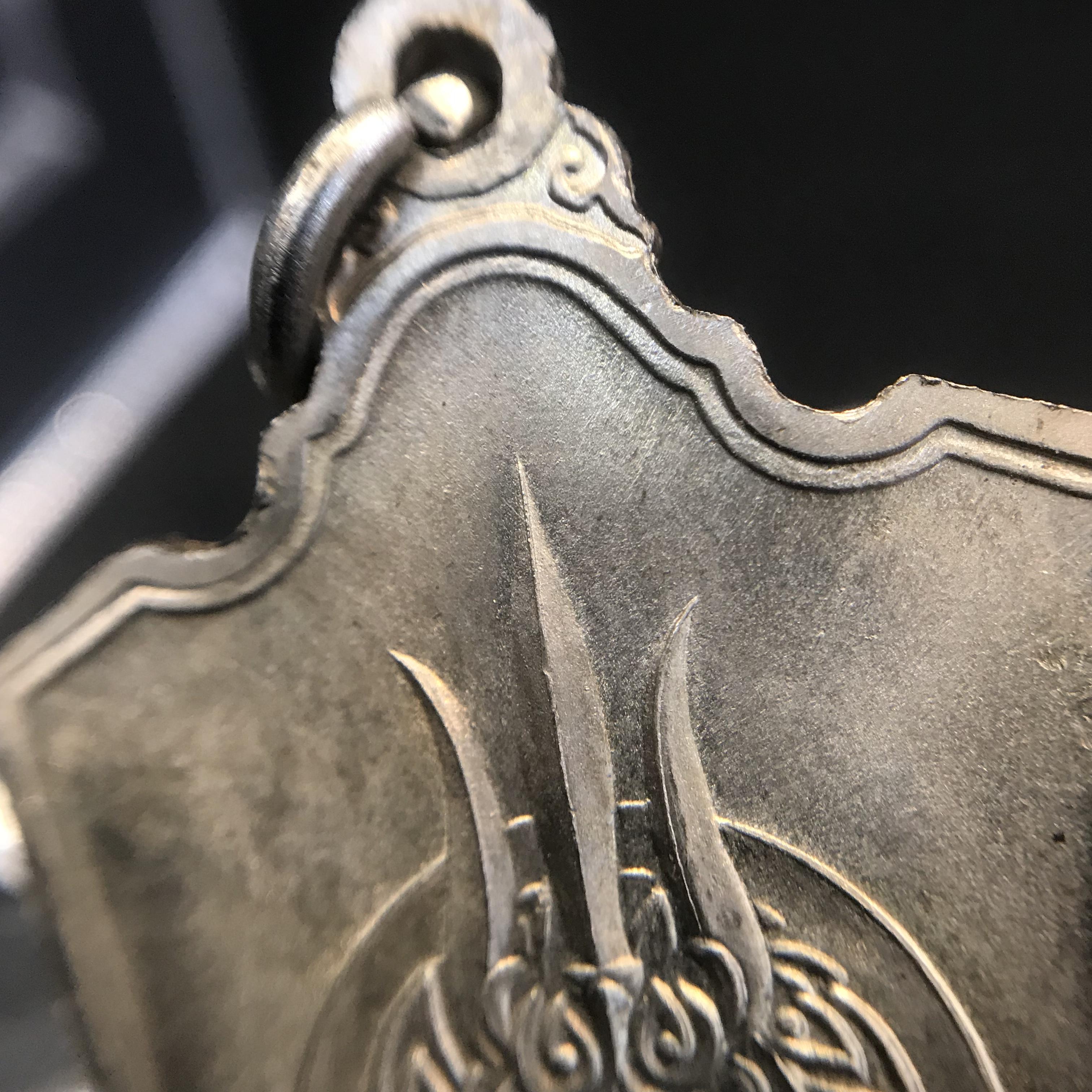 เหรียญพระบาทสมเด็จพระเจ้าอยู่หัว รัชกาลที่9 ประทับนั่งบัลลังก์ กระทรวงมหาดไทยจัดสร้าง ปี2539 เนื้ออัลปาก้า(บล็อกนิยม)สวยคมชัดผิวน้ำทอง