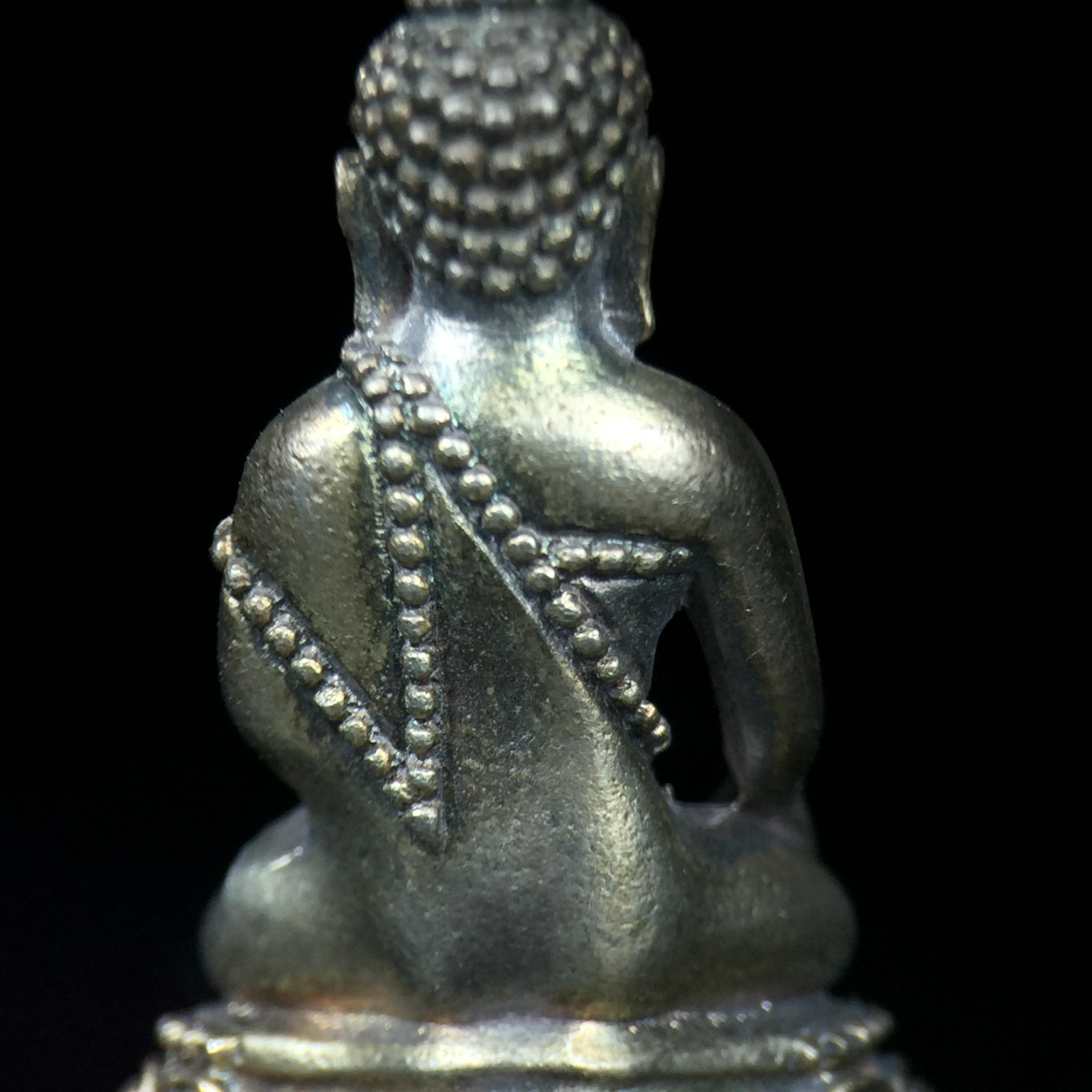 พระกริ่งศิรากาศ ภปร.(พระกริ่งคุ้มเกล้า)วัตถุมงคล"คุ้มเกล้าฯ" มูลนิธิ “คุ้มเกล้า” ในพระบรมราชูปถัมภ์ จัดสร้าง โรงพยาบาลภูมิพล เนื้อเงิน(พิมพ์หน้าไทย)(สภาพผิวเดิมขึ้นน้ำทองทั่วองค์สวย)(รัชกาลที่9เสด็จเททอง)(พิธีใหญ่)(นิยม)