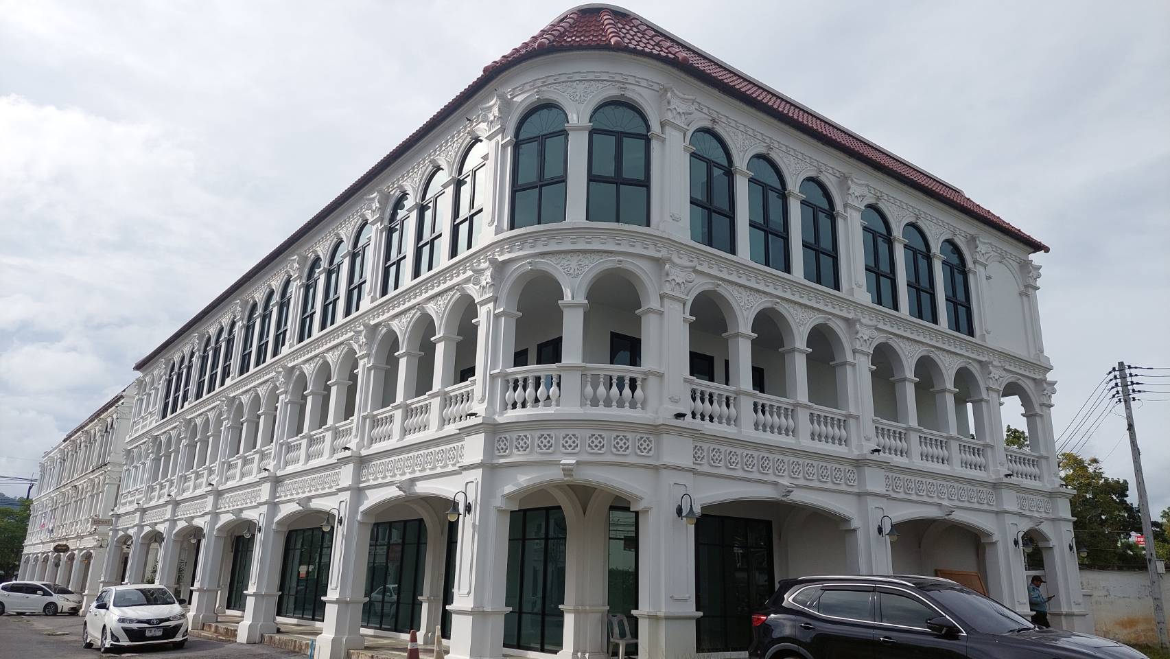 For Sales : Ratsada, 3-Storey Commercial Building, 3 bedroom 4 bathroom