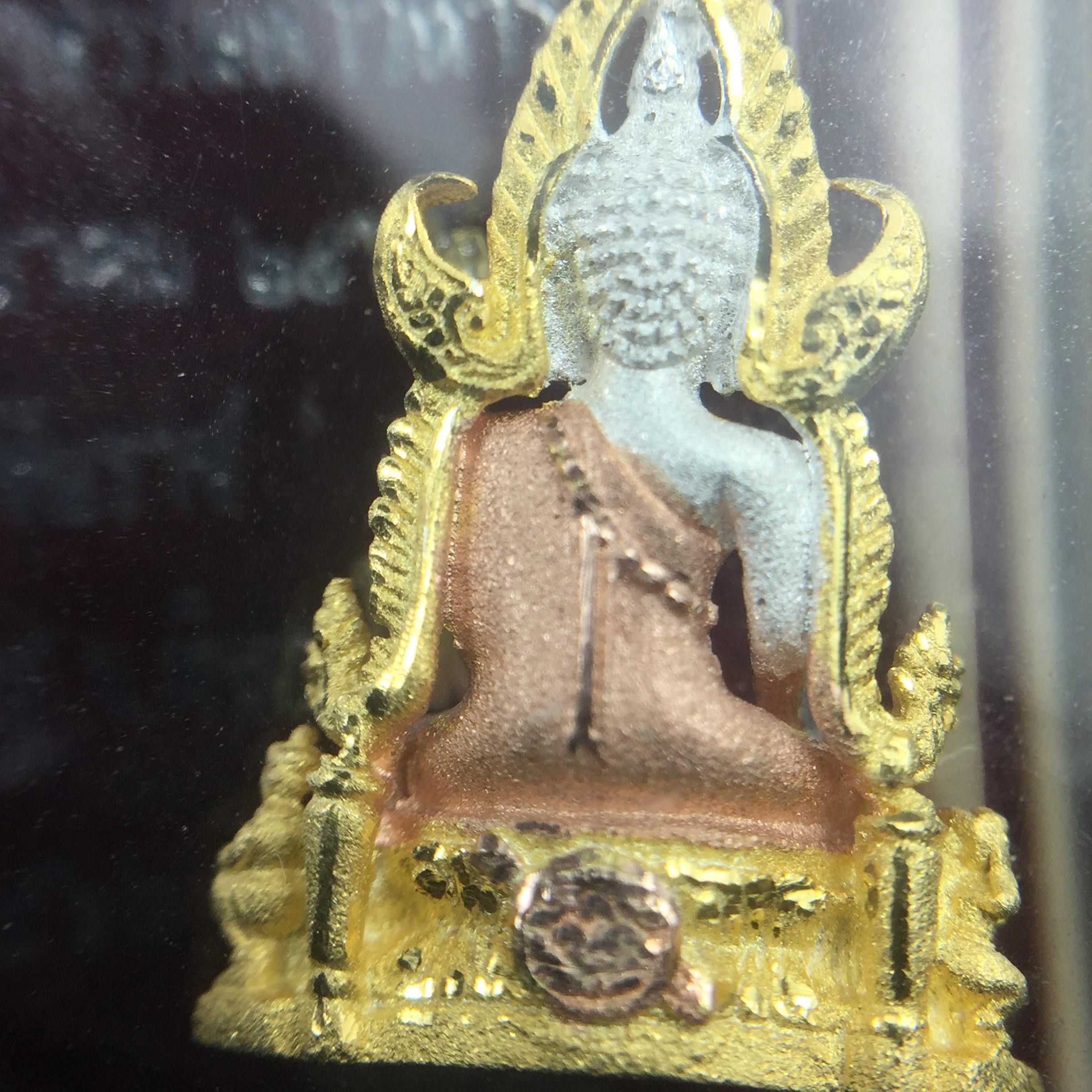 พระพุทธชินราช รุ่น ประวัติศาสตร์ มูลนิธิเพื่อตำรวจไทยจัดสร้าง ปี 2562 เนื้อเงินชุบสามกษัตริย์ขัดเงา พิมพ์ลอยองค์จิ๋ว