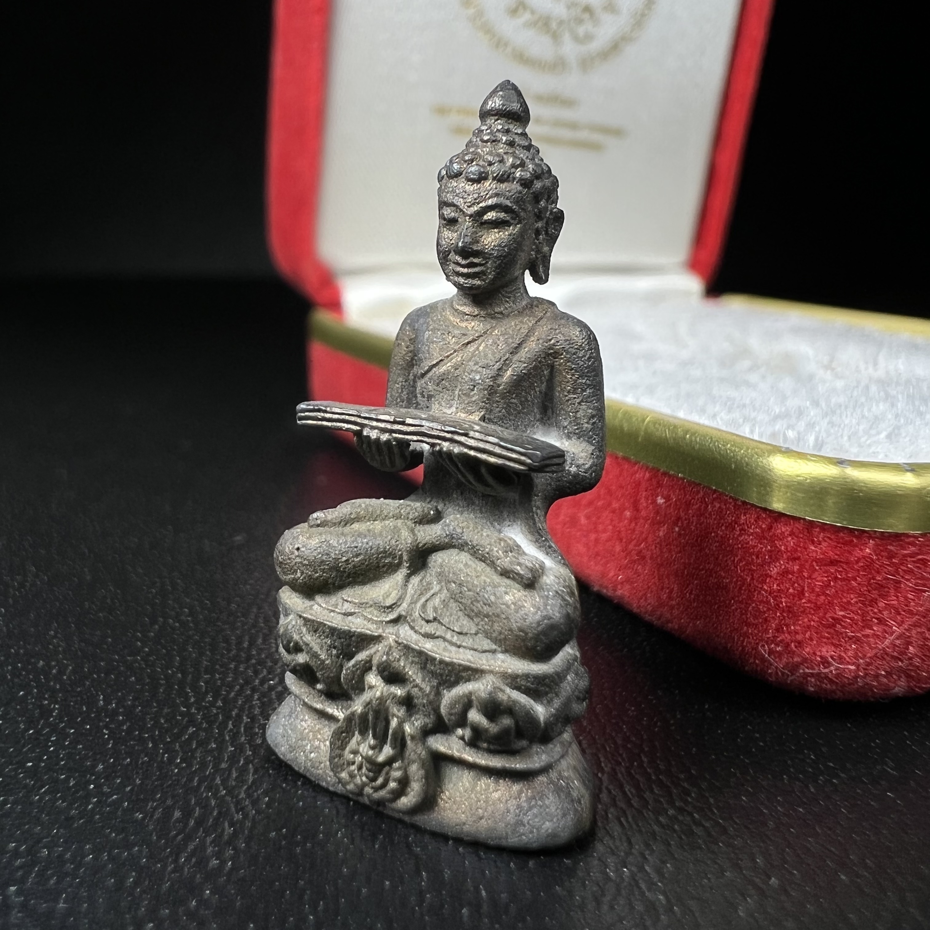 พระกริ่งปรมานุชิตชิโนรส วัดพระเชตุพนวิมลมังคลาราม(วัดโพธิ์) ปี2533 เนื้อนวโลหะ ( ในหลวงรัชกาลที่9เสด็จเททอง)