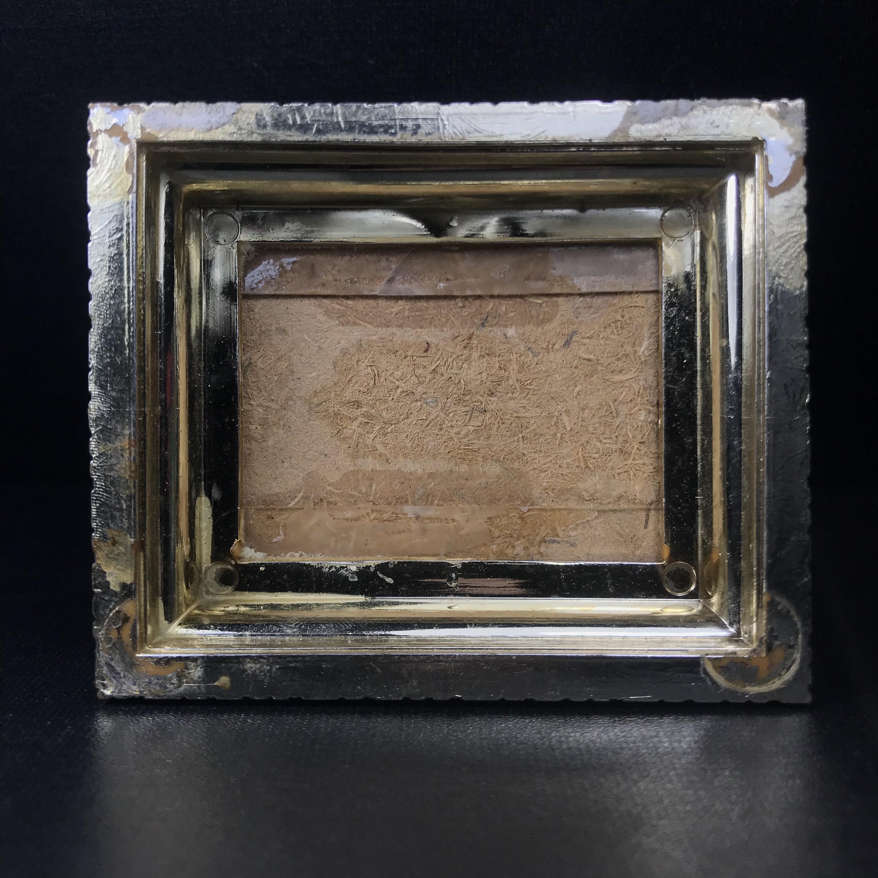 พระพุทธมหามณีรัตนปฏิมากร(พระแก้วมรกต) วัดพระศรีรัตนศาสดาราม สำนักพระราชวัง จัดสร้าง พิมพ์ทรงเครื่อง 3 ฤดู(ร้อน ฝน หนาว) หน้าตัก 1 นิ้วพร้อมครอบตู้เดิม(บรรจุมวลสารใต้ฐาน)