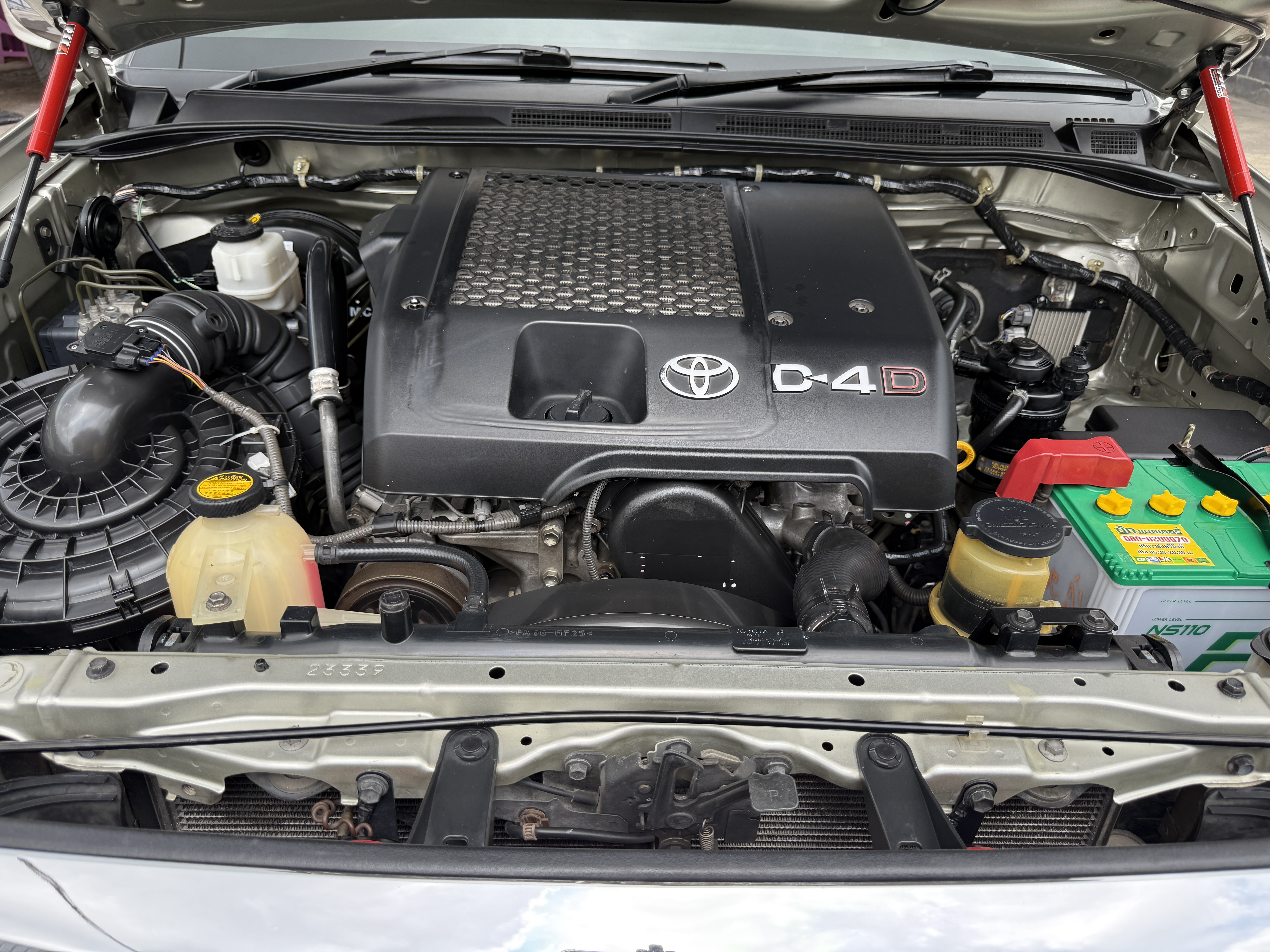 Toyota Fortuner 3.0 V 2WD At 2010 เงิน