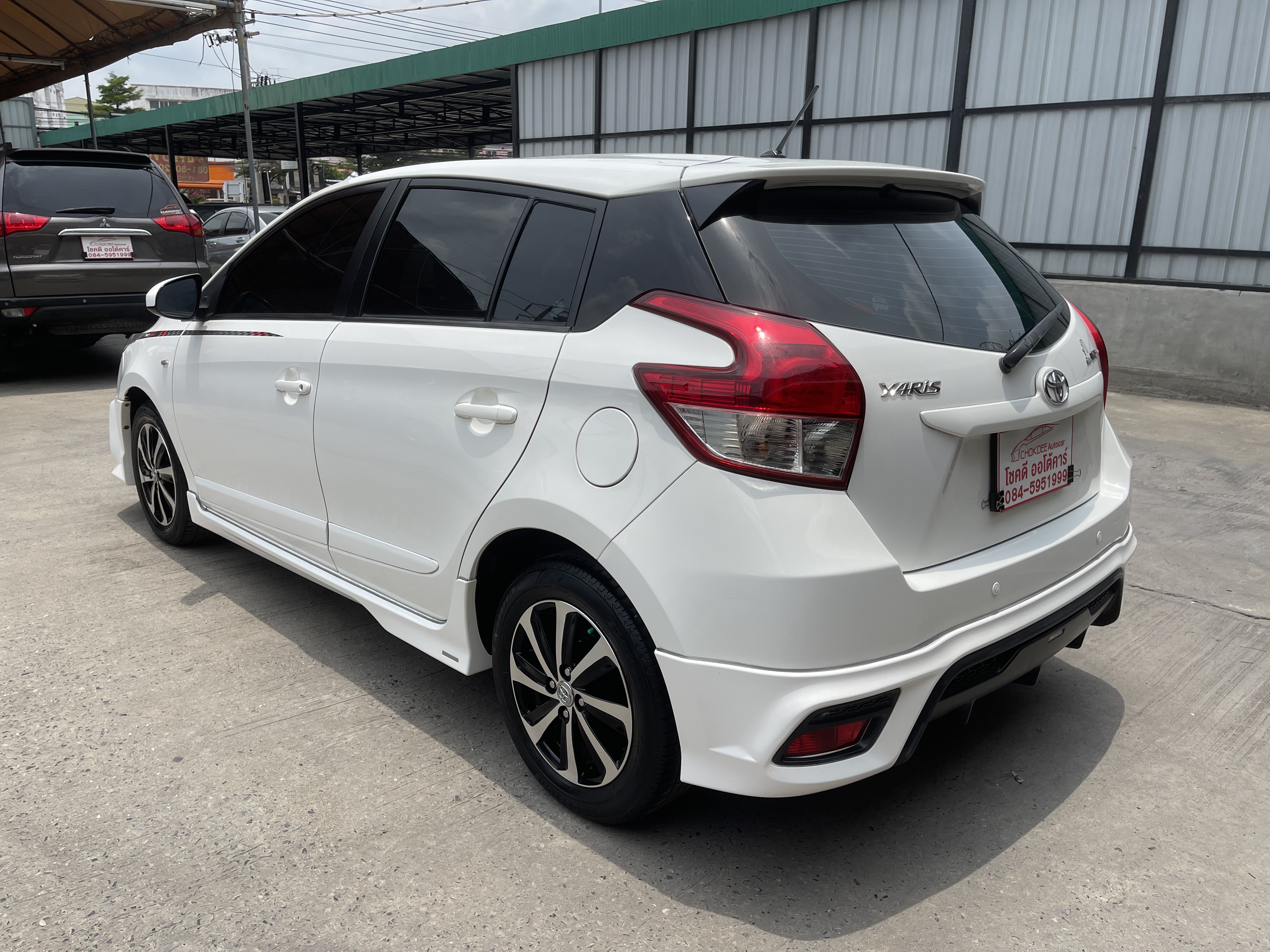 Toyota Yaris 1.2 TRD Sportivo At 2015 ขาว
