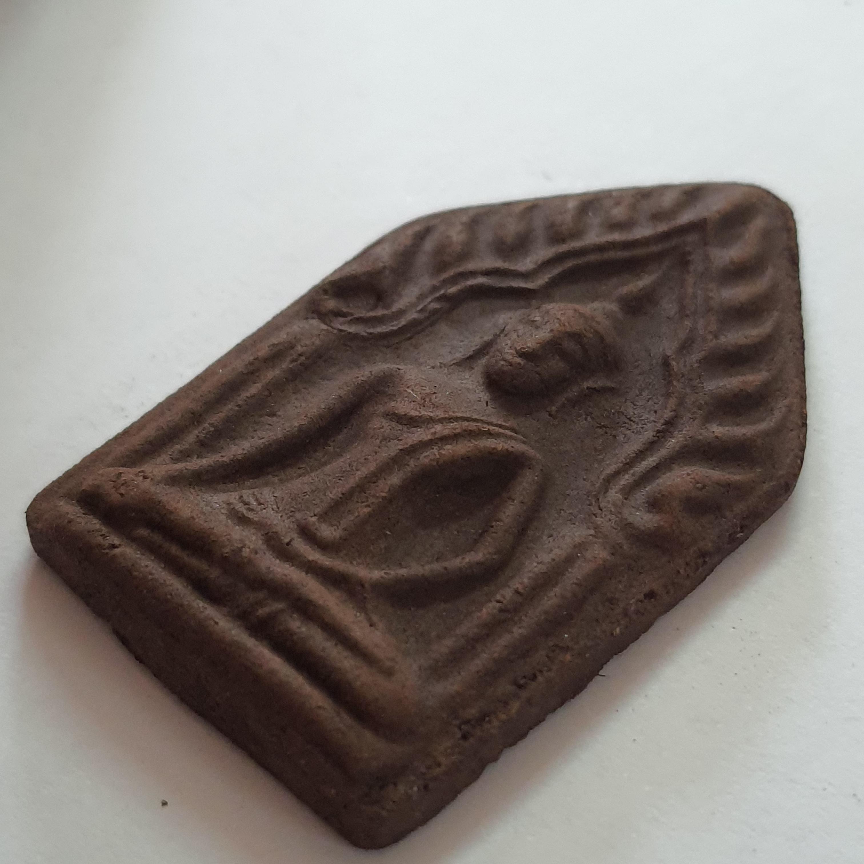 พระเครื่อง ขุนแผน เนื้อแร่เหล็กน้ำพี้ แบบที่ 2 พระขุนแผน พระเครื่องพระขุนแผน ขุนแผนห้อยคอ ขุนแผนแขวนคอ พระขุนแผนแท้ ขุนแผนมหาเสน่ห์ บูชาขุนแผน ขุนแผนแท้