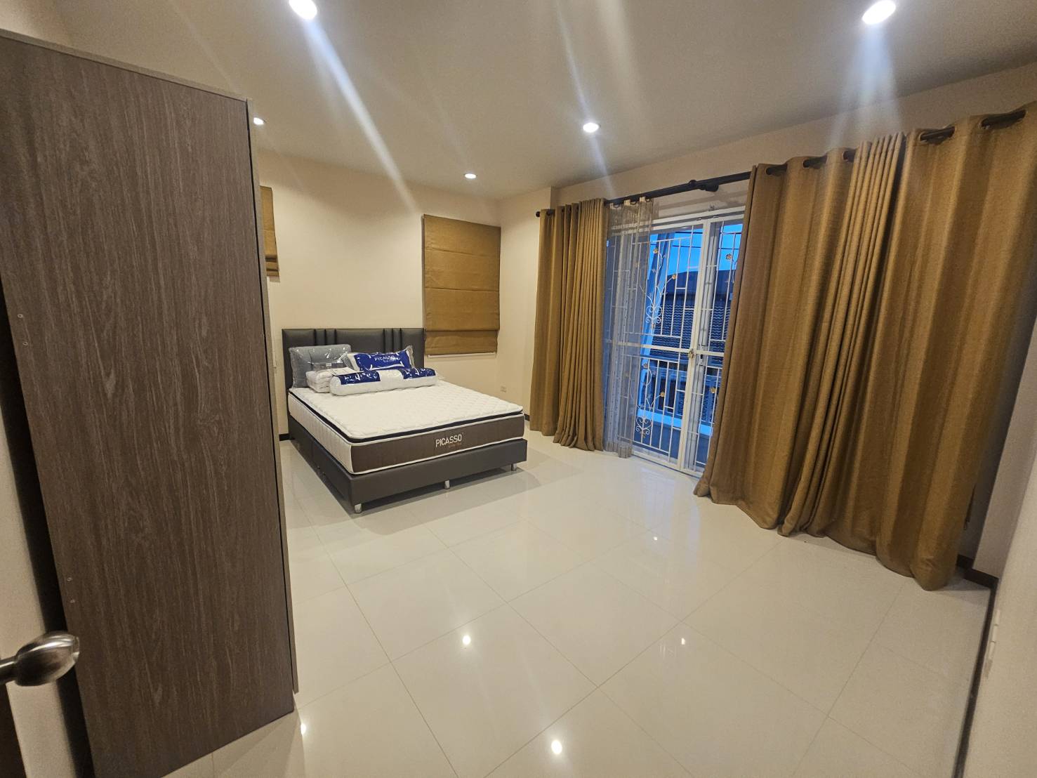 For Rent : Ratsada, 2-Storey House, 4 bedrooms 4 bathrooms