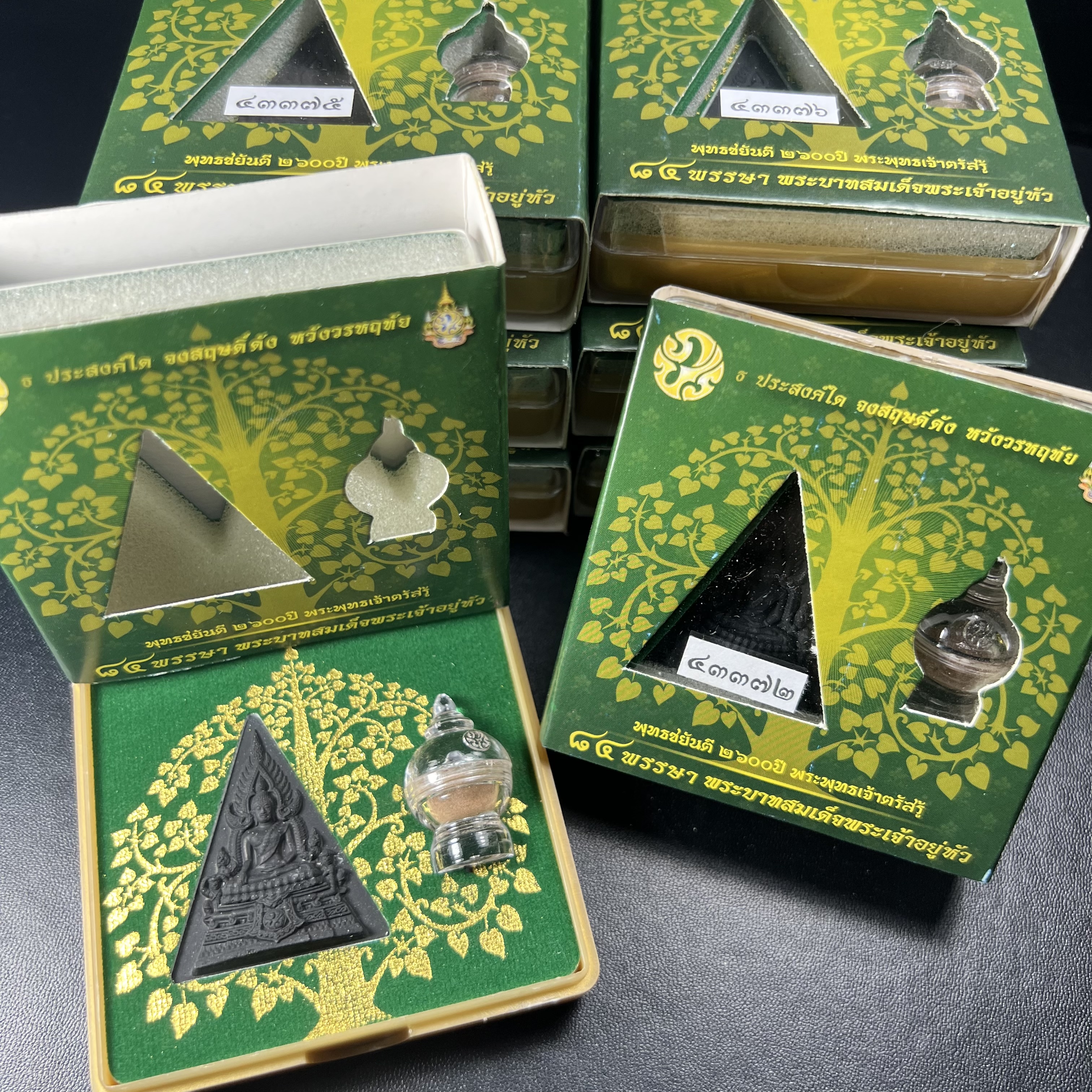 พระพุทธชินราช(จำลอง)ภปร. 84พรรษา เนื้อผง หลัง ภ.ป.ร. (พระราชทานมวลสาร จิตรลดาและเส้นพระเจ้า ร.9(เส้นผม))