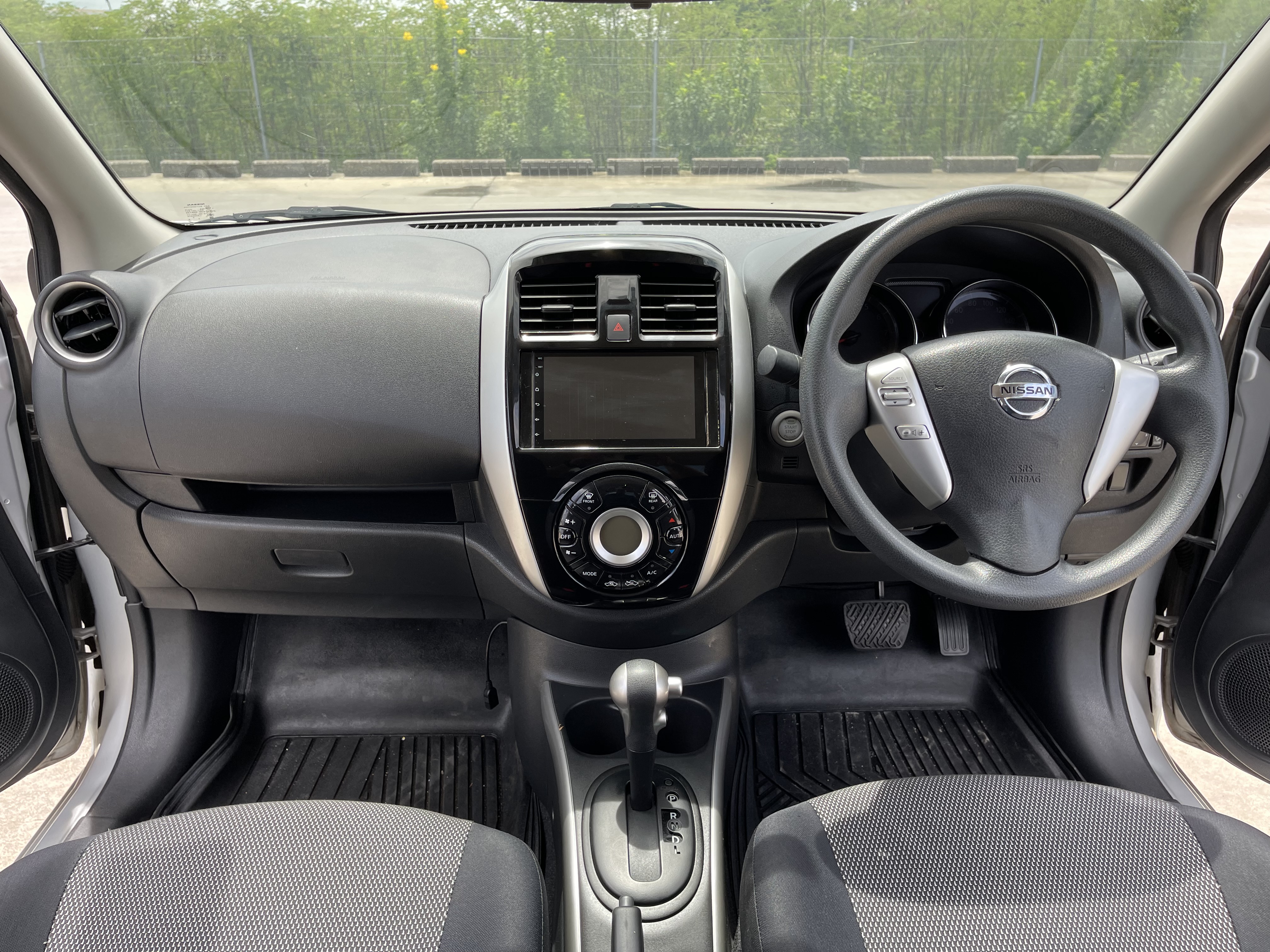 Nissan Almera 1.2 VL At 2015 เงิน