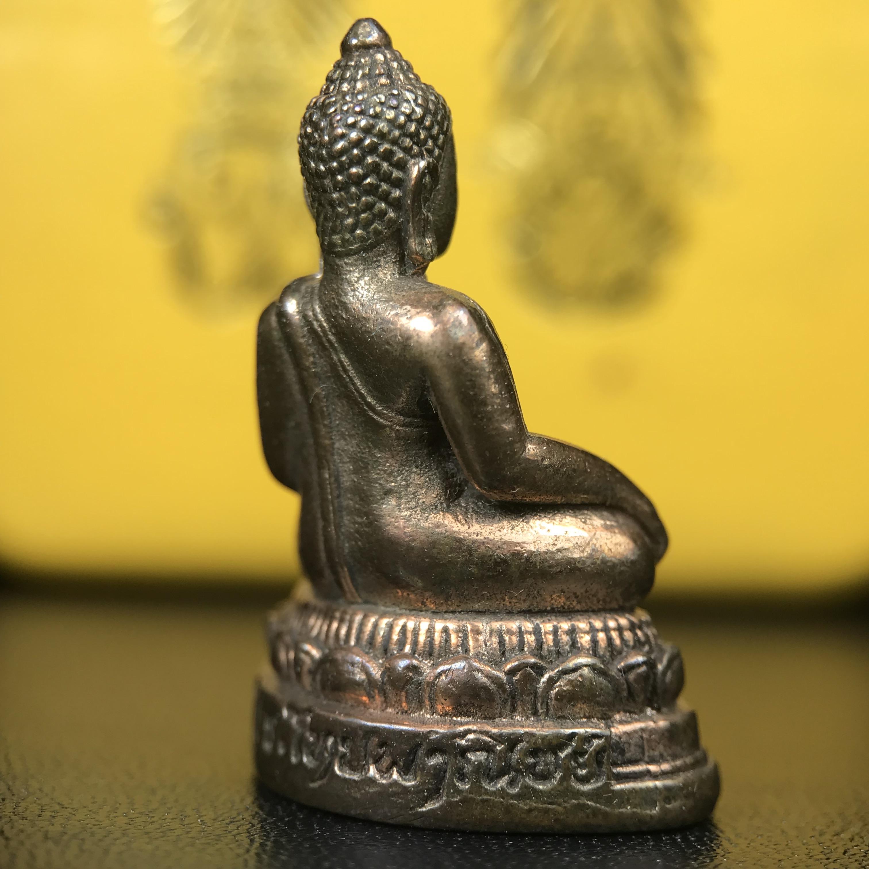 พระกริ่งพระพุทธนรสีห์ จปร.+ภปร. ครบรอบ 100 ปี ธนาคารไทยพาณิชย์ ปี 2550 พระกริ่งเนื้อนวโลหะพิเศษ(หล่อในพิธีเททอง)(หายาก)(พุทธศิลป์งดงาม)ด้านหน้าฐานประดับด้วยตราสัญลักษณ์ "จปร" และ "ภปร" (องค์เทหล่อในพิธีสร้างน้อย หายากมาก)1 ใน 1000 องค์