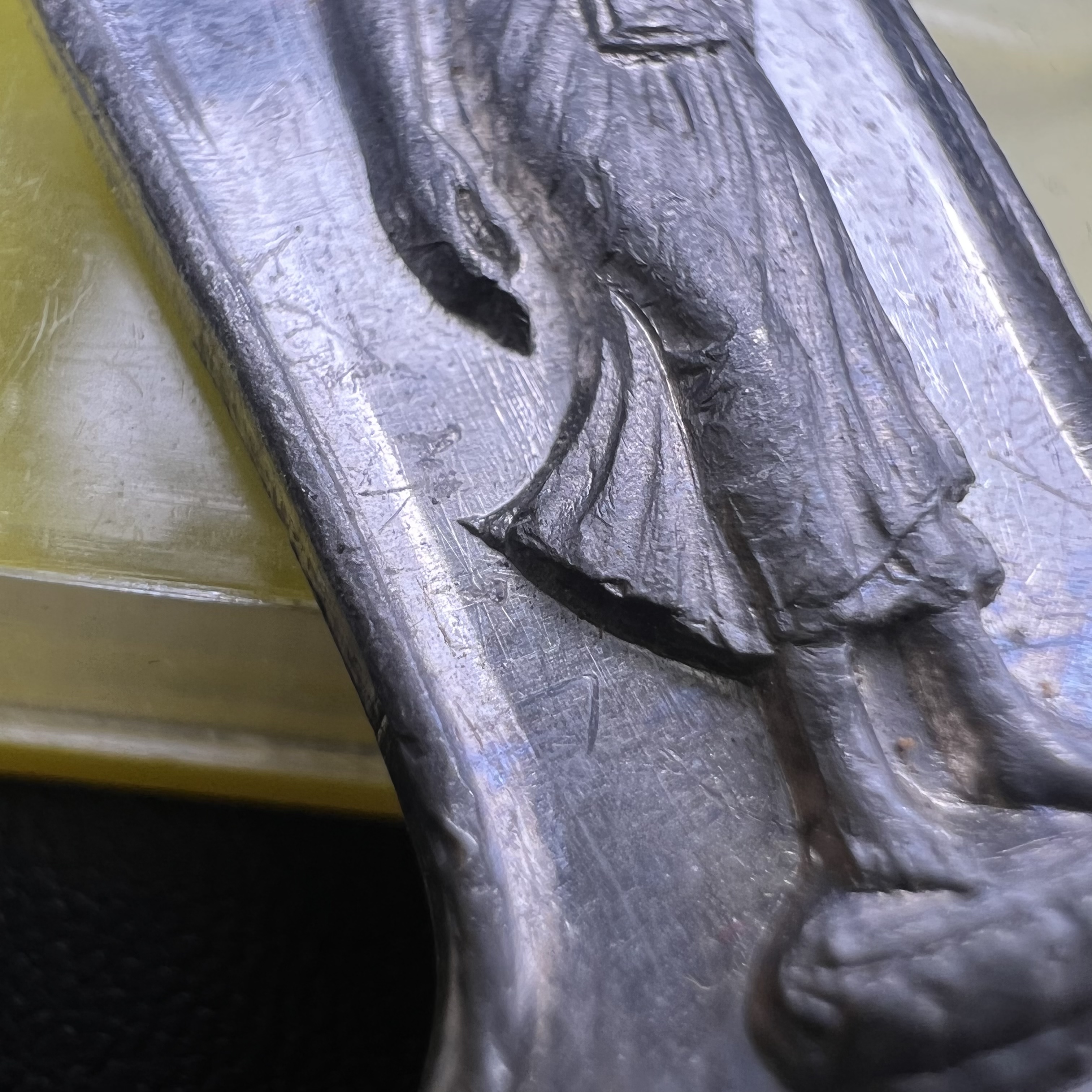 เหรียญพระลีลา 25 พุทธศตวรรษ ปี2500 เนื้อชินดีบุก(พิมพ์หางหงส์ บล็อกมีเขี้ยว)(พระดี พิธีใหญ่ ในหลวง ร.9 เสด็จร่วมพิธี)