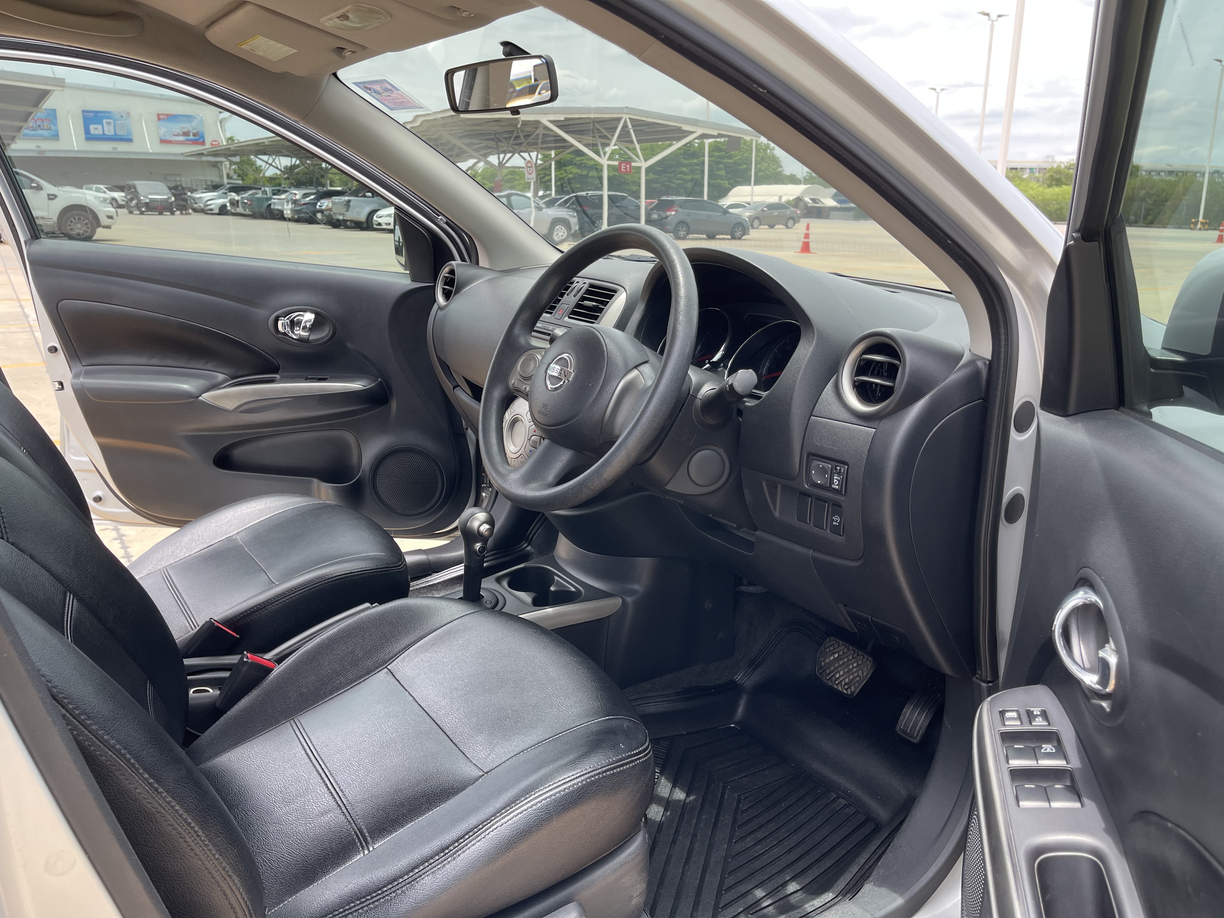 Nissan Almera 1.2 VL At 2014 เงิน