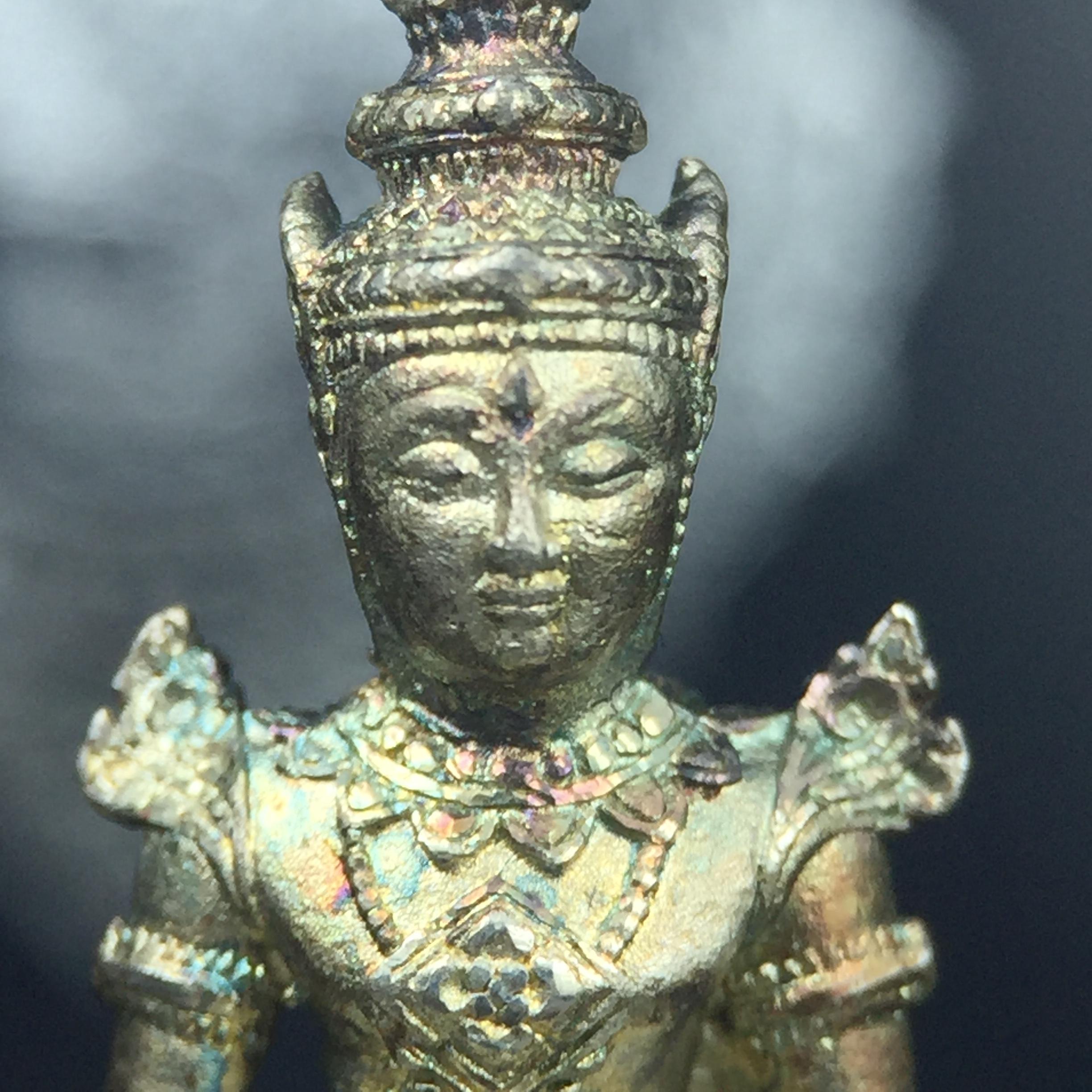 พระแก้วมรกต กรมสรรพสามิตจัดสร้างขึ้นเนื่องในโอกาสครบรอบ 64 ปีของกรมสรรพสามิต และเนื่องในวโรกาสที่พระบาทสมเด็จพระเจ้าอยู่หัวทรงครองราชย์ครบ50ปีเมื่อ พ.ศ.2539 เนื้อเงินทรายนวลขัดเงา(ผิวเดิมๆขึ้นสีรุ้งธรรมชาติสวย(สเน่ห์พระเนื้อเงินสีสันที่ธรรมชาติสรรค์สร้าง)