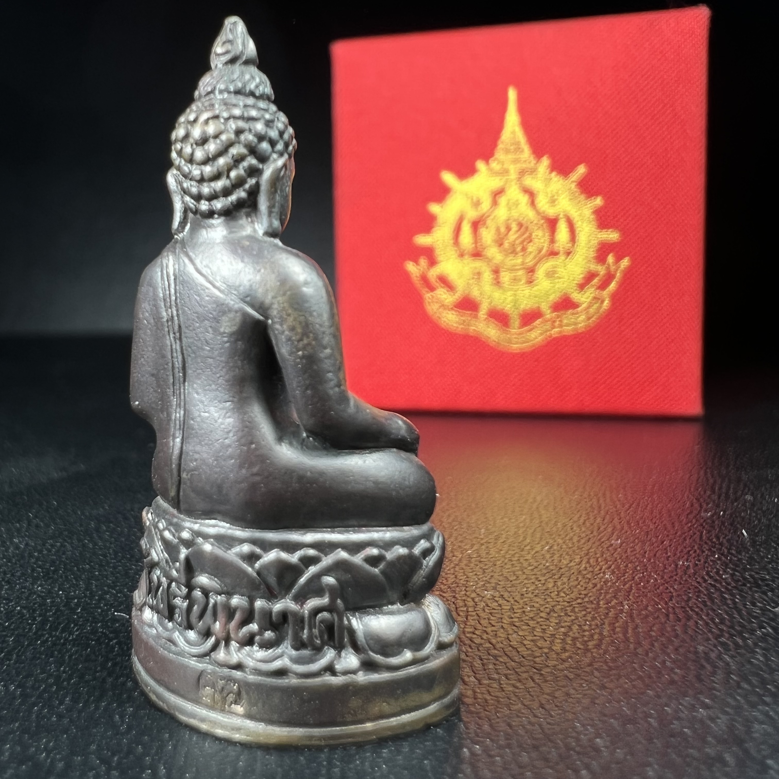 พระกริ่งไพรีพินาศ เฉลิมพระเกียรติ พระบาทสมเด็จพระเจ้าอยู่หัวรัชกาลที่9 พระชนมพรรษา 6 รอบ ปี2542 เนื้อนวโลหะผสมทองคำ(บรรจุเหล็กไหล)ดีนอก-ดีใน