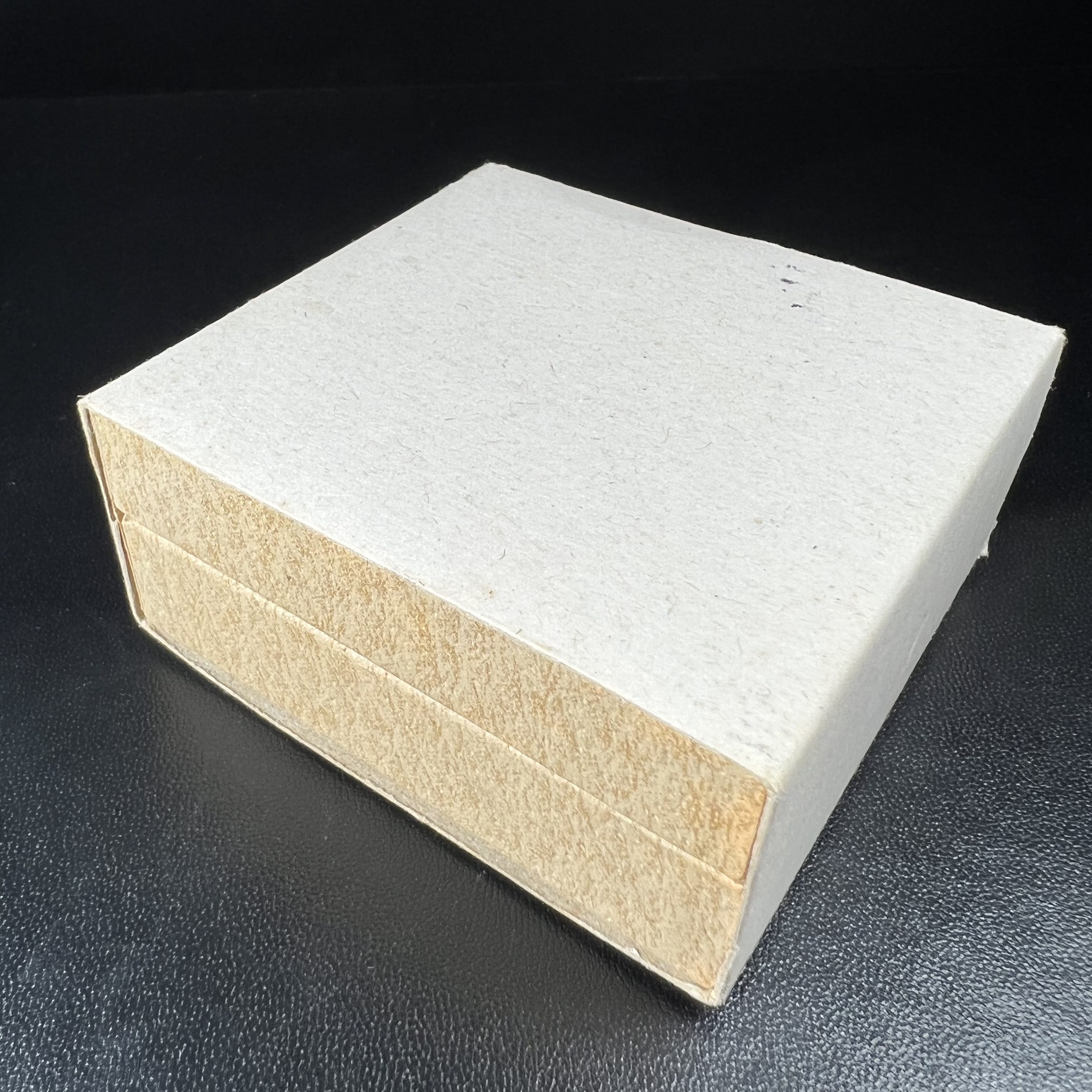 พระกริ่งไพรีพินาศ วัดบวรนิเวศวิหาร ปี2538 จัดสร้างโดยสถาบันเทคโนโลยีพระจอมเกล้าพระนครเหนือ พุทธาภิเษก ณ อุโบสถวัดพระแก้ว เนื้อนวโลหะ พร้อมกล่องบรรจุเดิม หมายเลข 1389 (พระดี พิธีใหญ่ เกจิยอดนิยม)