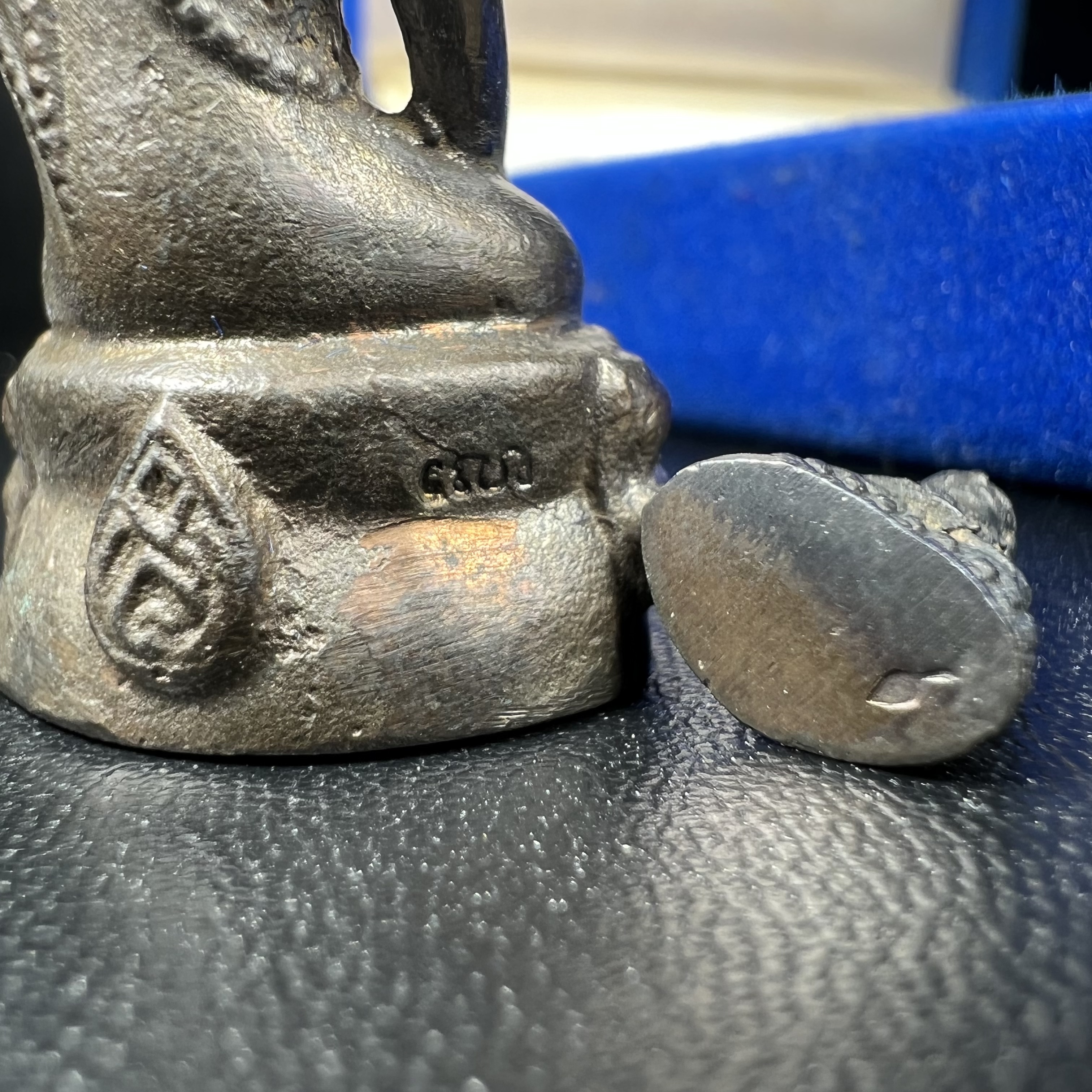 พระกริ่ง-พระชัยวัฒน์ 90พรรษาสมเด็จย่า ปี2533 เนื้อนวโลหะ(ในหลวงรัชกาลที่9เสด็จในพิธี)(1 ใน 3000 ชุด) หายาก