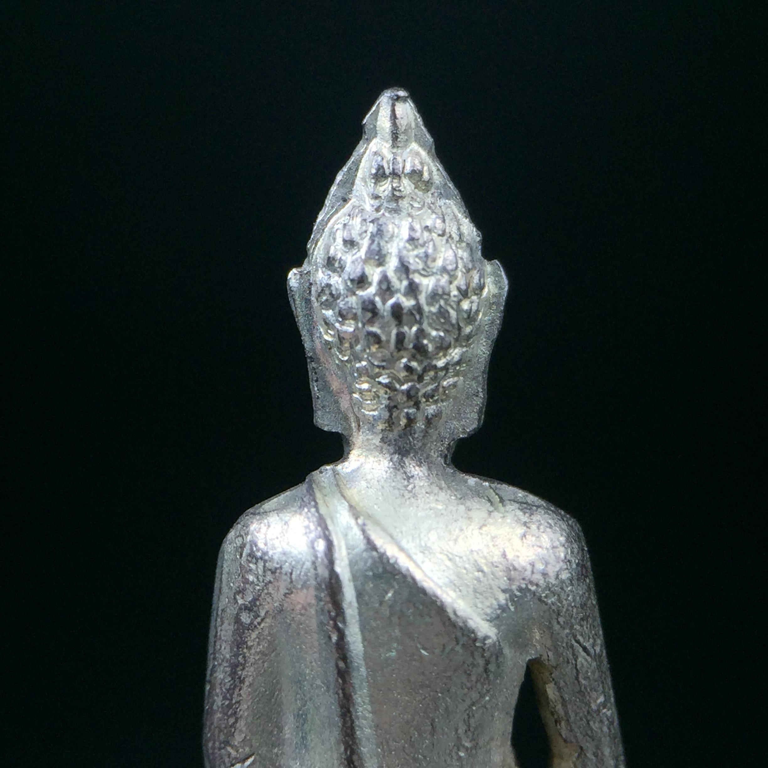 พระกริ่ง ภปร.(รุ่นแรก) วัดบวรนิเวศวิหาร พ.ศ.2508 กะไหล่เงินเดิม(กรรมการ)พิมพ์นิยม(ก้นตะไบหยาบ)สภาพคัดสวยเดิม(ในหลวงรัชกาลที่9ทรงเสด็จเททอง)พบเจอน้อยหายากมาก