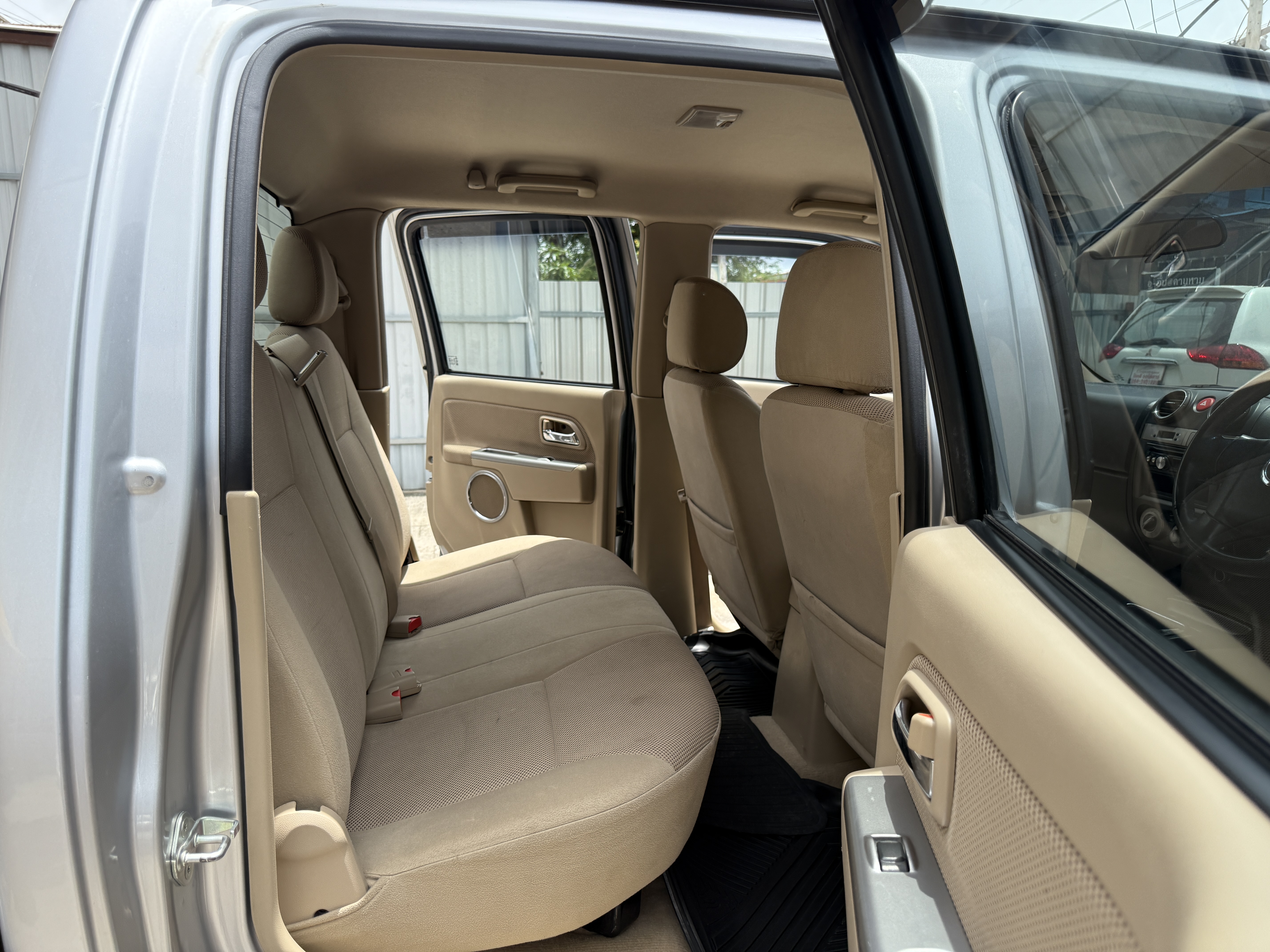 Isuzu Dmax 4ประตู Hilander 2.5 Abs 2010 เงิน