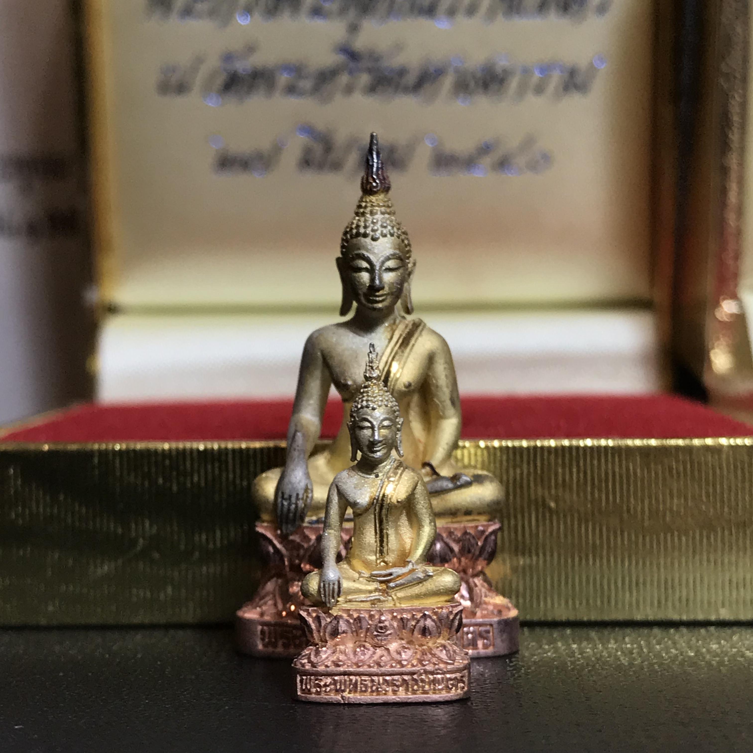 พระกริ่ง-พระชัยวัฒน์พระพุทธนวราชบพิตร ปี2540 เนื้อเงินสามกษัตริย์พร้อมกล่องบรรจุเดิม(รวม2องค์)