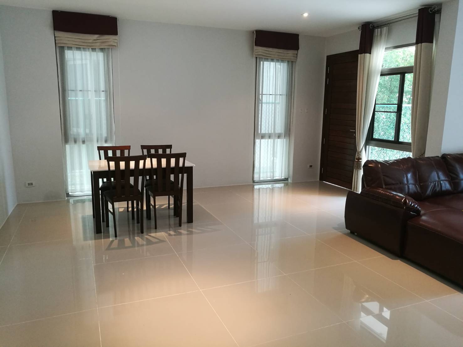 For Rent : Phuket Town 3 bedrooms, 3 bathrooms 132 Sq.m