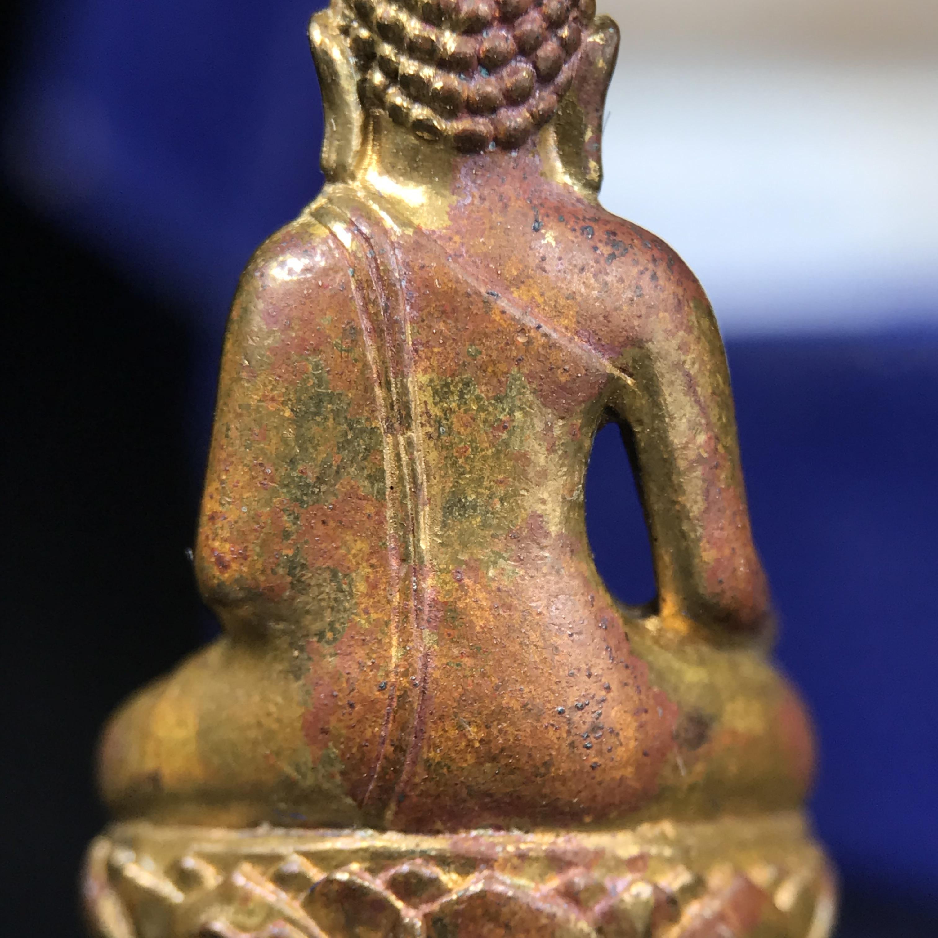 พระกริ่งไพรีพินาศ บรรจุเหล็กไหล ครั้งแรกและครั้งเดียวในประวัติศาสตร์ เฉลิมพระเกียรติ พระบาทสมเด็จพระเจ้าอยู่หัวรัชกาลที่9 พระชนมพรรษา 6 รอบ ปี2542 เนื้อสัมฤทธิ์(บรรจุเหล็กไหล)ดีนอก-ดีใน พิธีใหญ่ มวลสารเด่น (หายาก)***กล่องบรรจุเก่าชำรุดตามรูป***