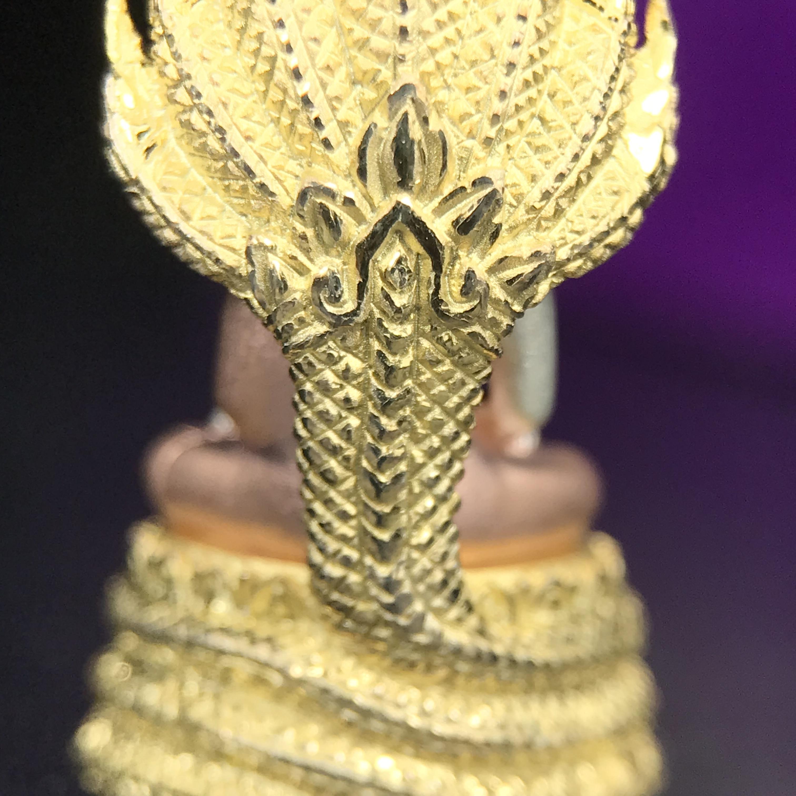 พระนาคปรก สธ. รุ่นสร้างพระอุโบสถเฉลิมพระเกียรติ 4 รอบ 84 พรรษา สมเด็จพระเทพรัตนราชสุดาฯ วัดบวรนิเวศวิหาร ปี 2543 พิมพ์เล็ก เนื้อเงินบริสุทธิ์ ชุบสามกษัตริย์แบบพ่นทรายขัดเงาบางส่วน(สภาพ สวย )พิธีใหญ่ พุทธศิลป์งดงาม หายาก (1 ใน 2999 องค์)