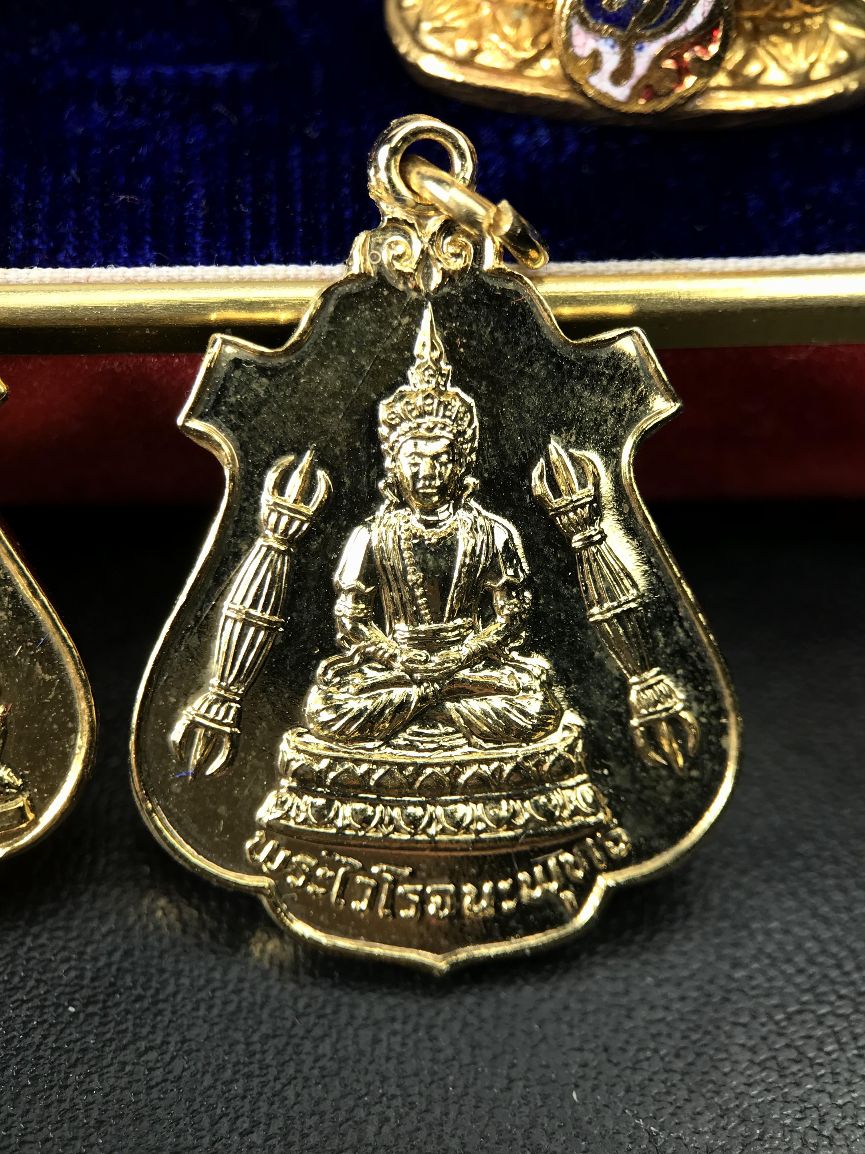 พระไวโรจนะพุทธ(กริ่งธิเบต ภปร.) ท่านเจ้าคุณโพธิ์แจ้ง วัดมังกรกมลาวาส(เล่งเน่ยยี่) ปี 2515(รุ่นแรก) ชุดพิเศษกรรมการ พิธีใหญ่ฉลอง ๑๐๐ปี วัดมังกรกมลาวาส (ในหลวงรัชกาลที่ ๙ ทรงเสด็จเททอง ) หลวงปู่โต๊ะ วัดประดู่ฉิมพลีเมตตาอธิษฐานจิตปลุกเสก (หายากมาก)