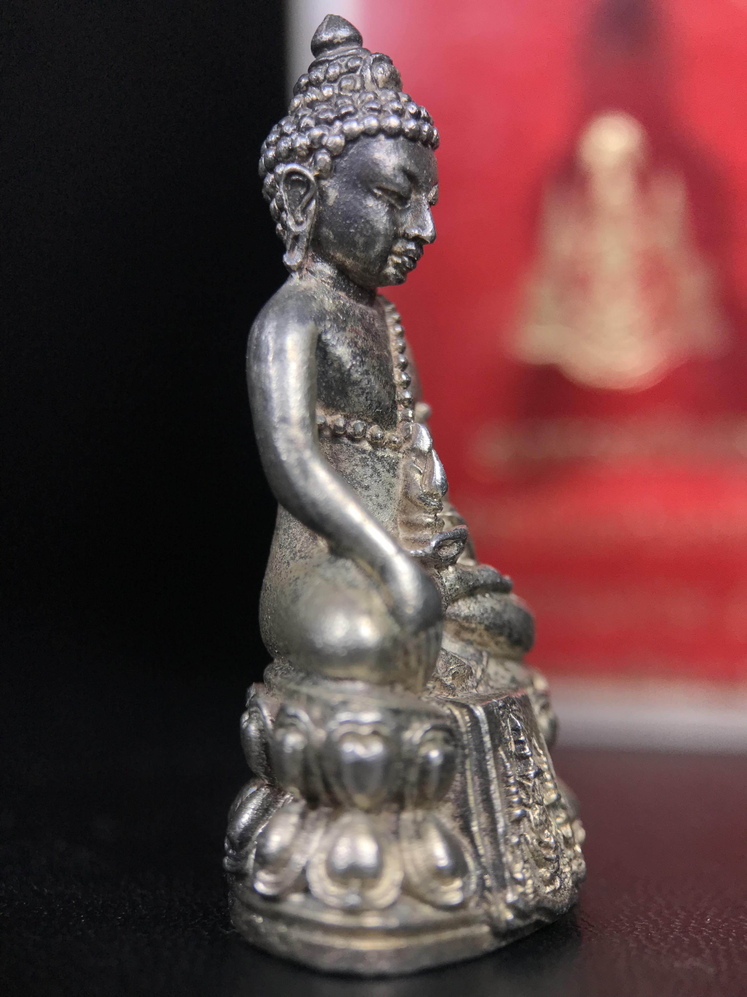 พระกริ่งปรมาภรณ์พุทธปัญญา(พระกริ่งศรีนคร 2) จัดสร้างเนื่องในมหามงคลสมัยเฉลิมพระชมน์พรรษา 5 รอบ องค์พระบาทสมเด็จพระเจ้าอยู่หัวรัชกาลที่9 ปี 2530 เนื้อเงิน (ออกแบบโดยนายช่างเกษม มงคลเจริญ มีพระอาจารย์ไสว วัดราชนัดดา กรุงเทพ เป็นเจ้าพิธีครั้งสุดท้าย)