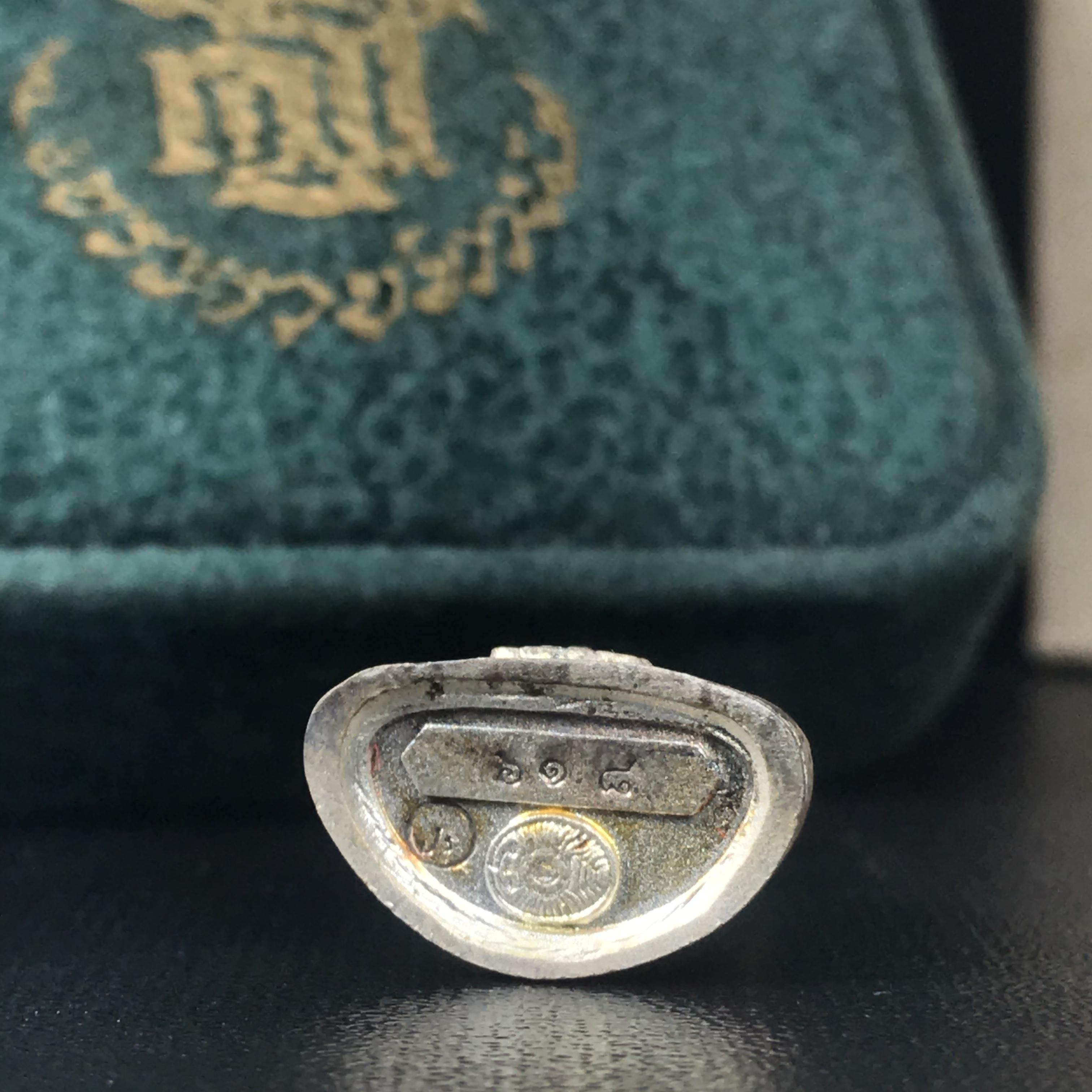 พระกริ่งไพรีพินาศ ครองสิริราชสมบัติครบ 50 ปี พ.ศ.2540 เนื้อเงิน ผิวเดิมสวย ครบ สมบูรณ์ ชุดพระราชทาน(หายาก)