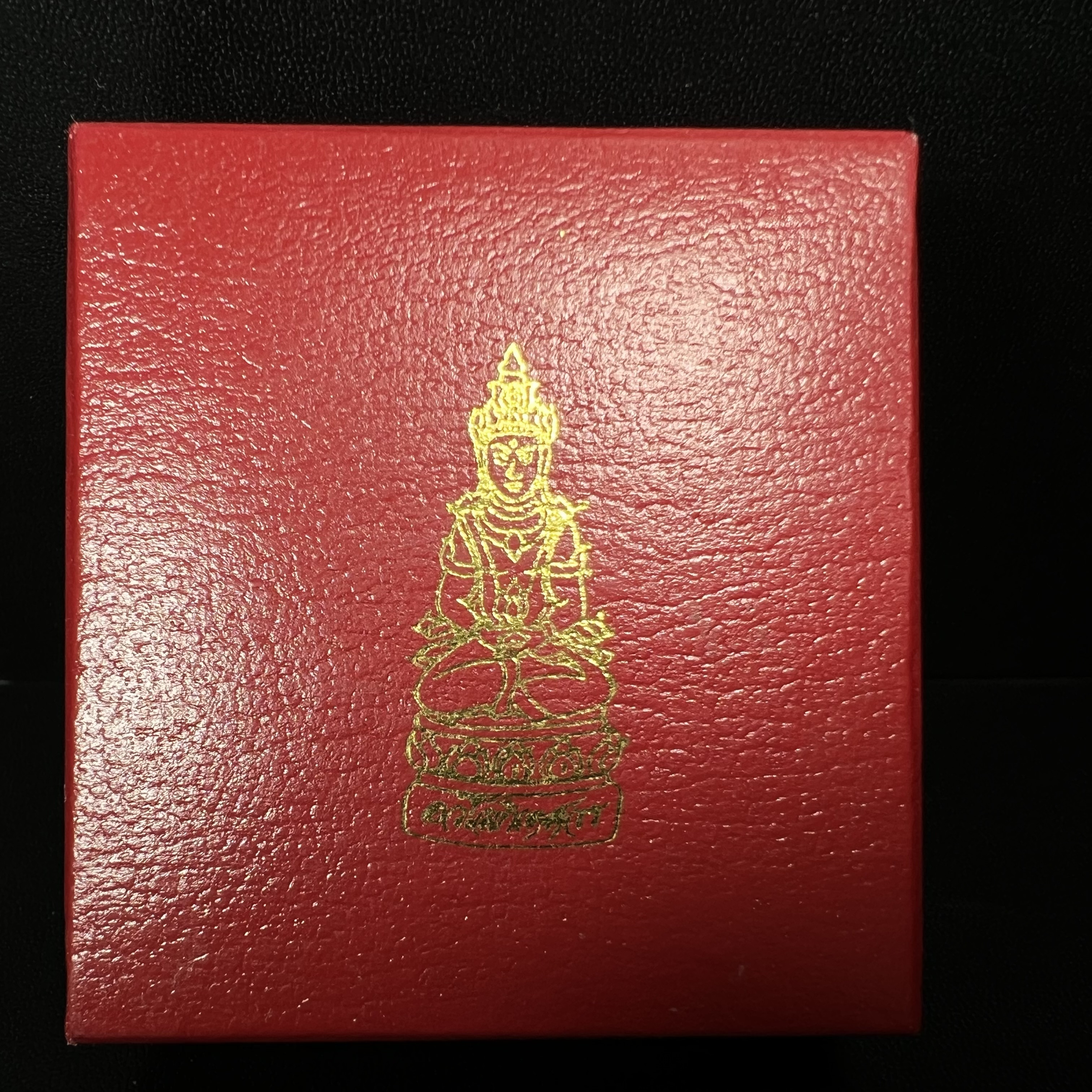 พระกริ่งอวโลกิเตศวร ( เจ้าแม่กวนอิม ) วัดโพธิ์แมนคุณาราม รุ่นอุดมโภคทรัพย์ พ.ศ.2539 เนื้อเงิน 3 กษัตริย์ ผิวสวยเดิมพร้อมกล่องบรรจุเดิม (อีกหนึ่งรุ่นยอดนิยม พุทธศิลป์สวยงดงาม)