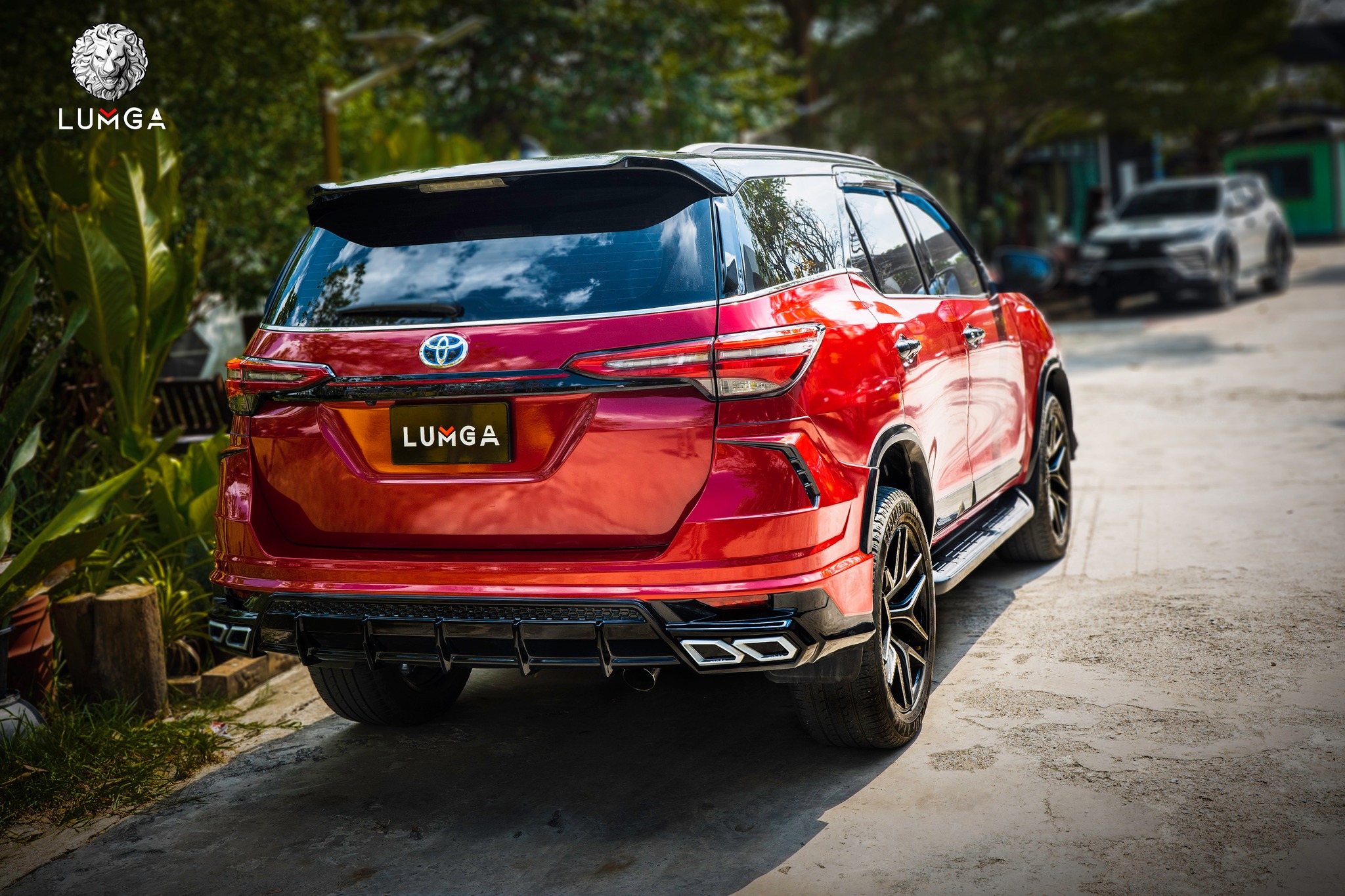 ชุดแต่งสเกิร์ตรอบคัน Toyota Fortuner 2015 - รุ่นปี ปัจจุบัน โดย Lumga (ลัมกา) bodykits