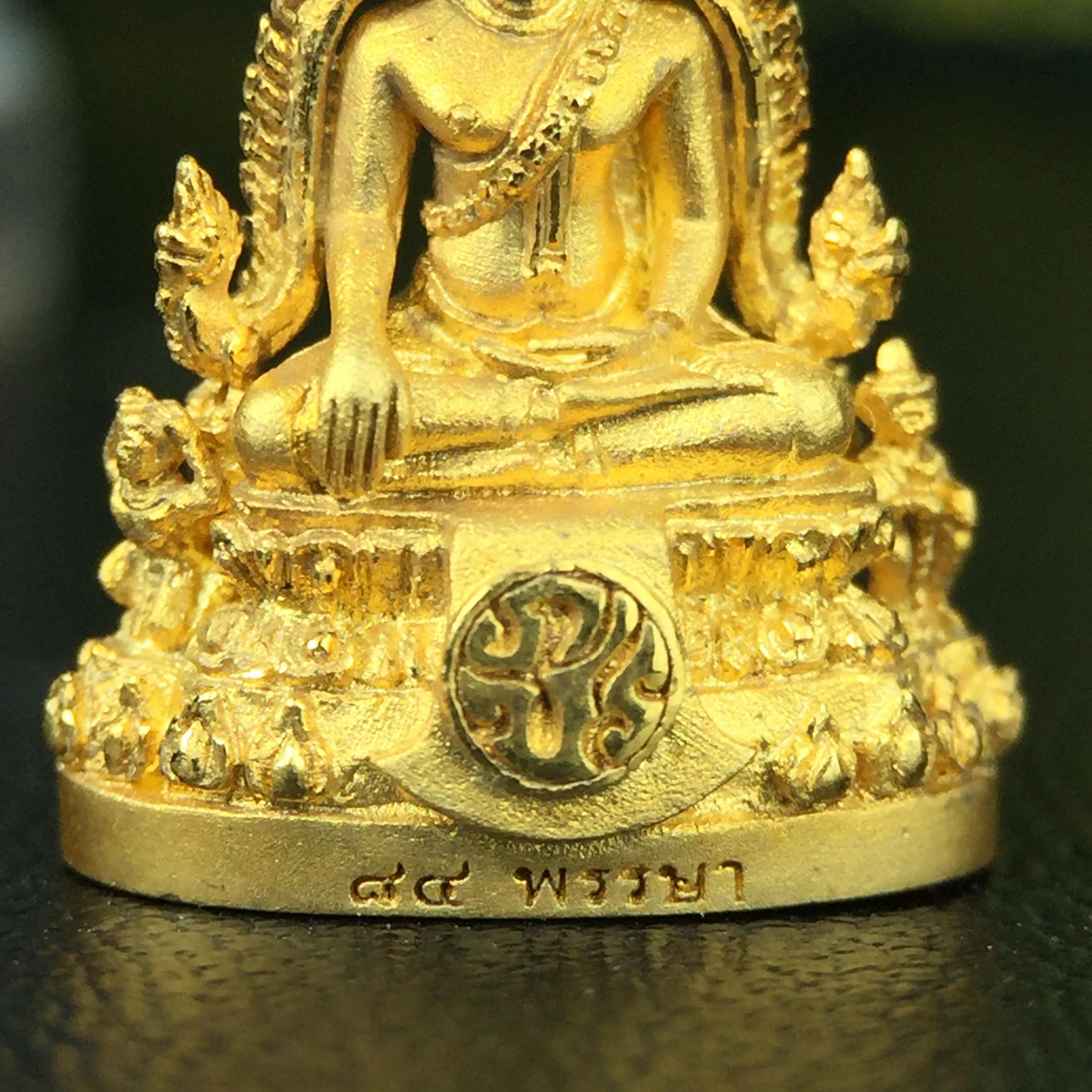 พระพุทธชินราช(จำลอง) ภปร. 84 พรรษา เนื้อทองคำ พิมพ์เล็กขนาดหน้าตัก 1/4 นิ้ว(พระราชทานมวลสาร จิตรลดาและเส้นพระเจ้า(เส้นผม)รัชกาลที่9)พุทธศิลป์ทรงคุณค่าอีกหนึ่งรุ่นยอดนิยม(1ใน1000องค์)