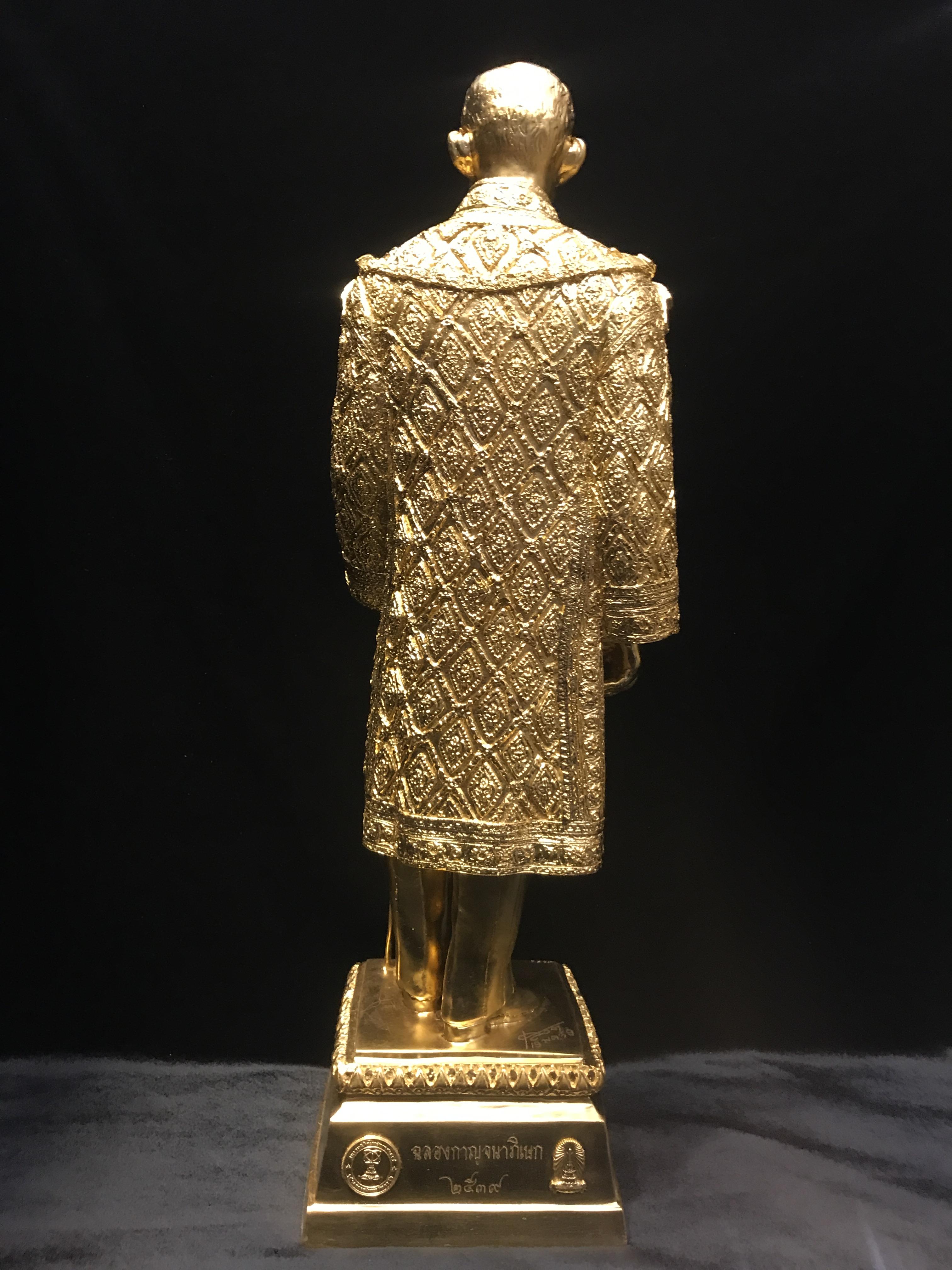 พระบรมรูปจำลองในหลวง รัชกาลที่ ๙ จัดสร้างโดย สมาคมศิษย์เก่าวิทยาศาสตร์ จุฬาลงกรณ์มหาวิทยาลัยและคณะวิทยาศาสตร์ จุฬาลงกรณ์มหาวิทยาลัย ปี2539(พร้อมกล่องบรรจุเดิมและใบรับรองจากผู้จัดสร้าง)