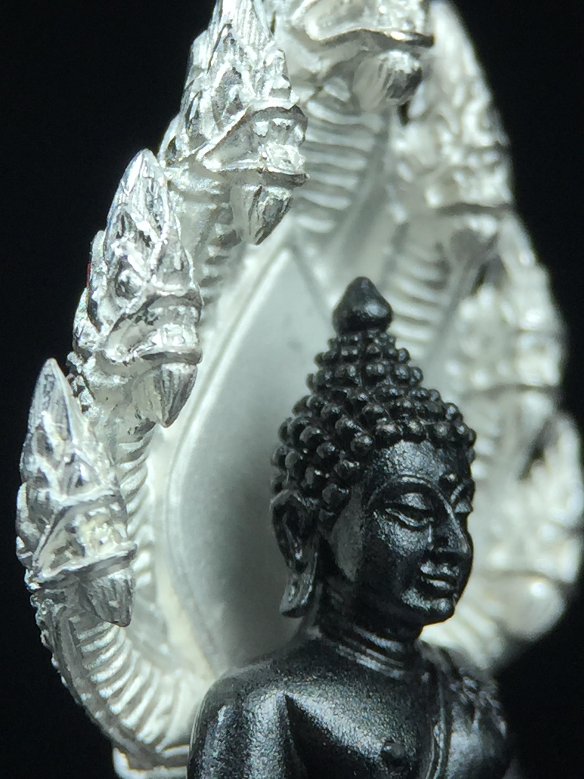 พระนาคปรก สธ. รุ่นสร้างพระอุโบสถเฉลิมพระเกียรติ 4 รอบ 84 พรรษา สมเด็จพระเทพรัตนราชสุดาฯ วัดบวรนิเวศวิหาร ปี 2543 พิมพ์ใหญ่ องค์พระเนื้อนวโลหะ ฐานนาคปรกเนื้อเงิน(สภาพ สวย )พิธีใหญ่ พุทธศิลป์งดงาม หายาก(องค์หมายเลขสวย ๘๓๕) (1 ใน 1999 องค์)