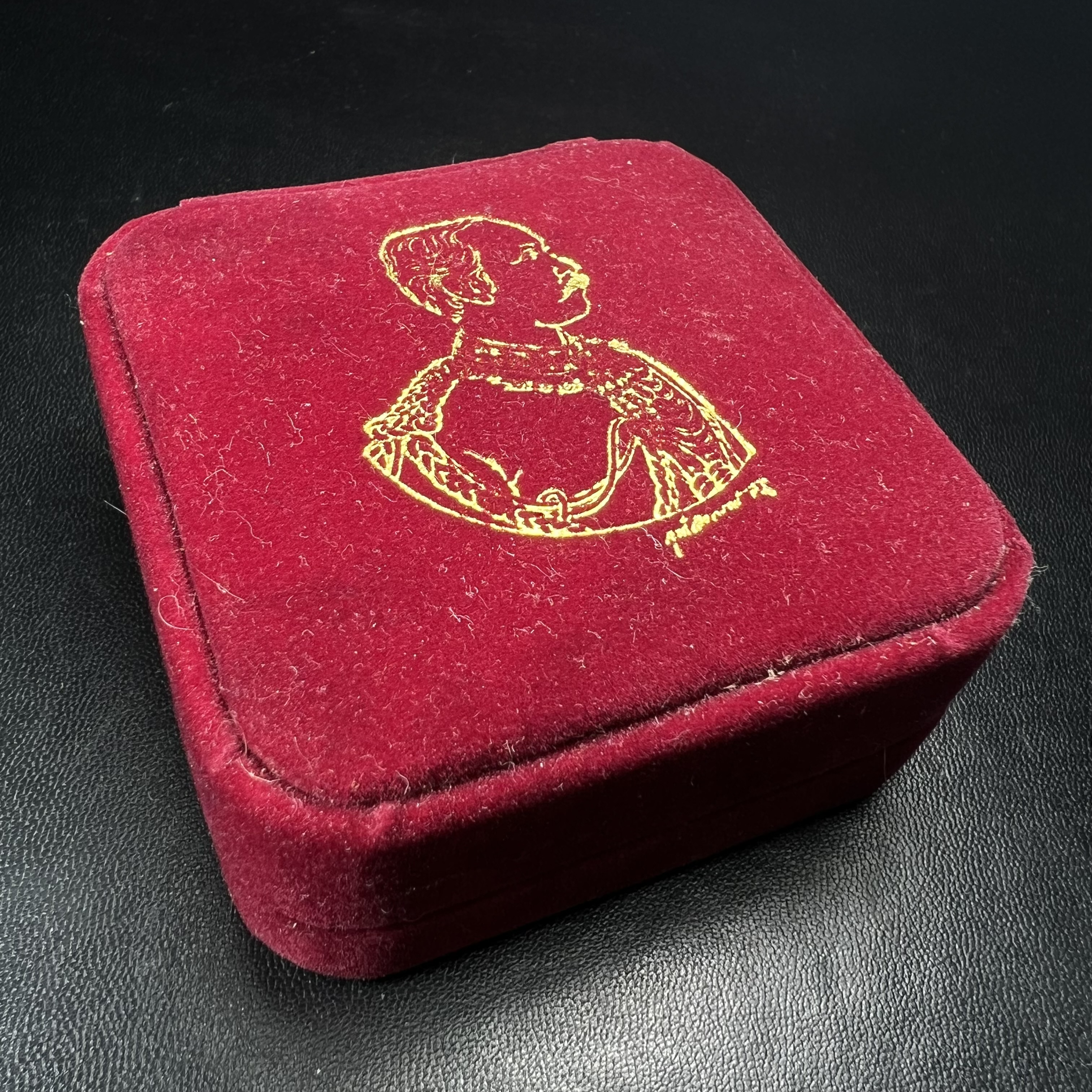 เหรียญรัชกาลที่ 5 คชสารหมื่นปี หลวงพ่ออุตตมะ วัดวังก์วิเวการาม ปี 2540 พิมพ์ใหญ่ขนาด 3.0 ซม. หน้ากากทองคำบริสุทธิ์ 99.99% (ผิวสวยเดิมขึ้นรุ้งงดงามธรรมชาติ)พร้อมกล่องบรรจุเดิมครบ(ควรคู่ผู้รู้คุณค่า ด้วยวัตถุมงคล เสริมบุญญาบารมี)