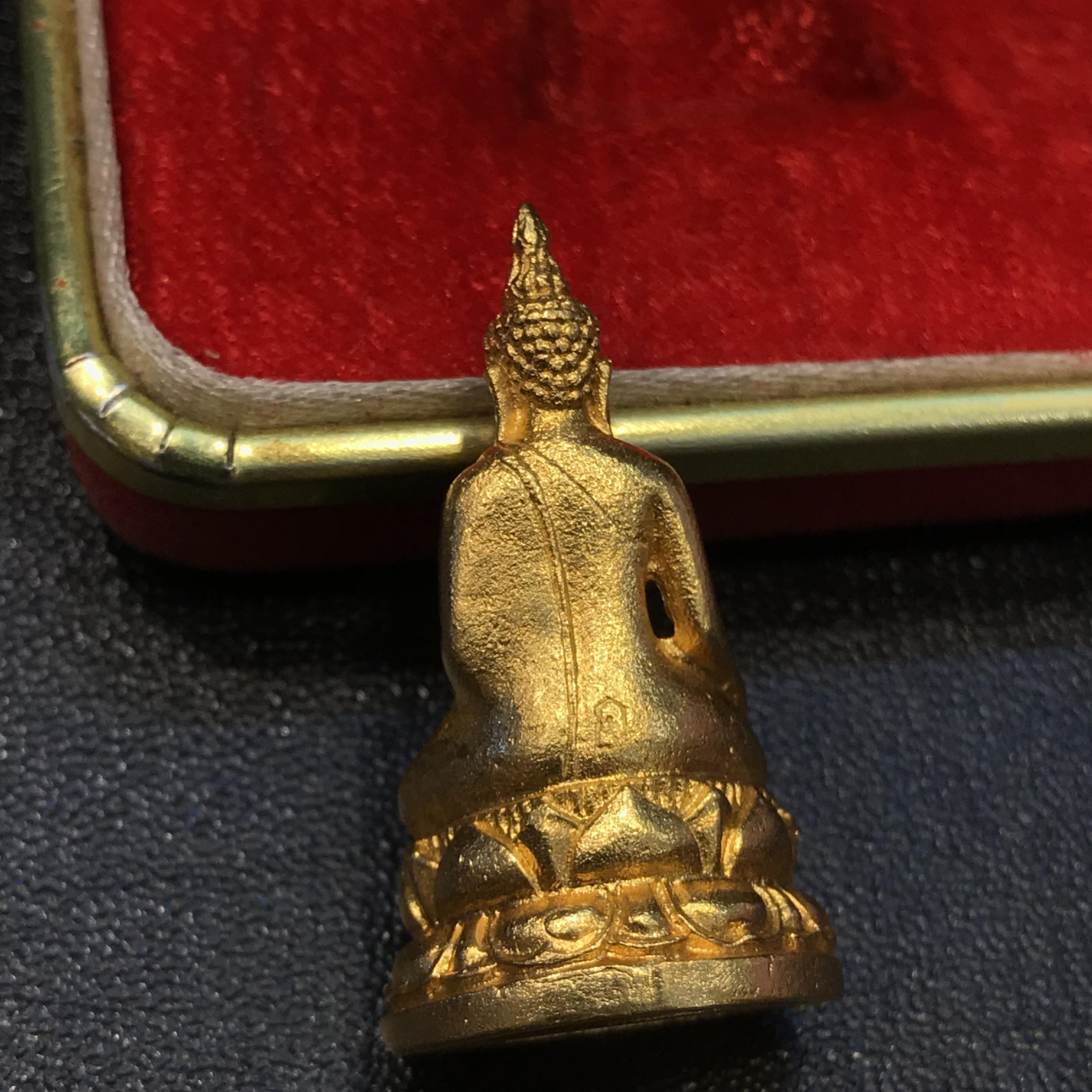 พระกริ่งไพรีพินาศ ภปร. รุ่นแรกของประเทศไทย วัดปทุมวนาราม เนื้อทองคำ ปี2535(ในหลวงรัชกาลที่9เสด็จเททอง)(สภาพสวยเดิมครบสมบูรณ์)