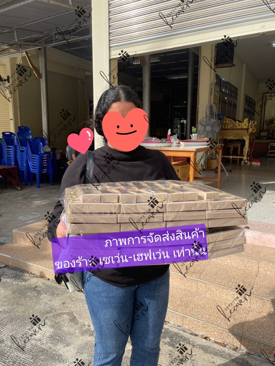 ของชำร่วยงานศพ แก้วกาแฟลายทอง ใส่กล่องมีหูหิ้วสีเทา ริบบิ้นด้านบนสีดำ