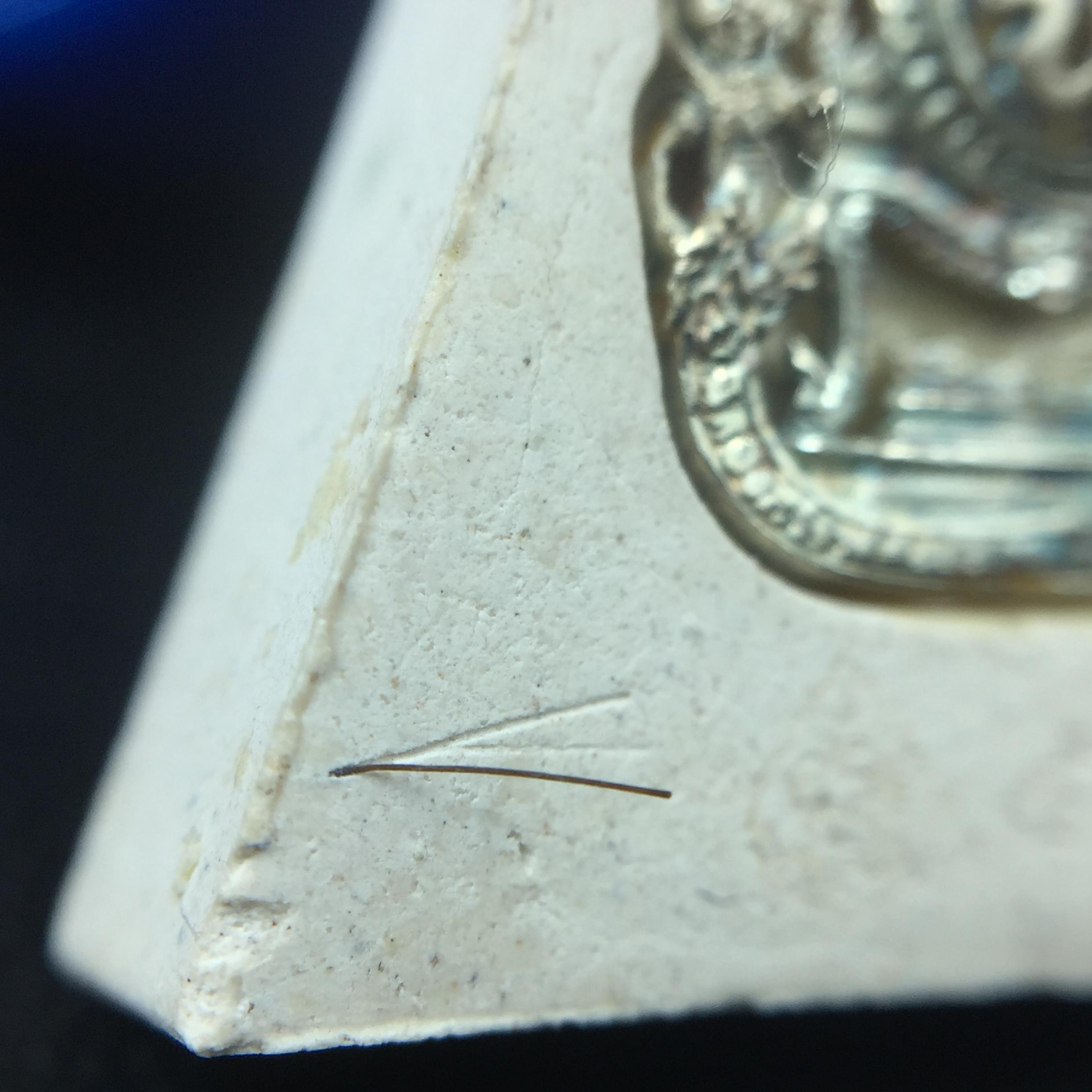 พระแก้วมรกต(จำลอง)ทรงเครื่องฤดูร้อน พระผงบูชา ด้านหน้าปิดทอง ด้านหลังตราฉลองสิริราชสมบัติครบ 60ปี เนื้อเงินขึ้นสีรุ้งธรรมชาติสร้างสรรค์งดงาม(รุ่นนี้ได้พระราชทานเส้นพระเจ้า(เส้นผม)รัชกาลที่9ในการจัดสร้าง)***องค์นี้พิเศษมองเห็นเส้นผมติดอยู่ด้านหลังชัดเจน***