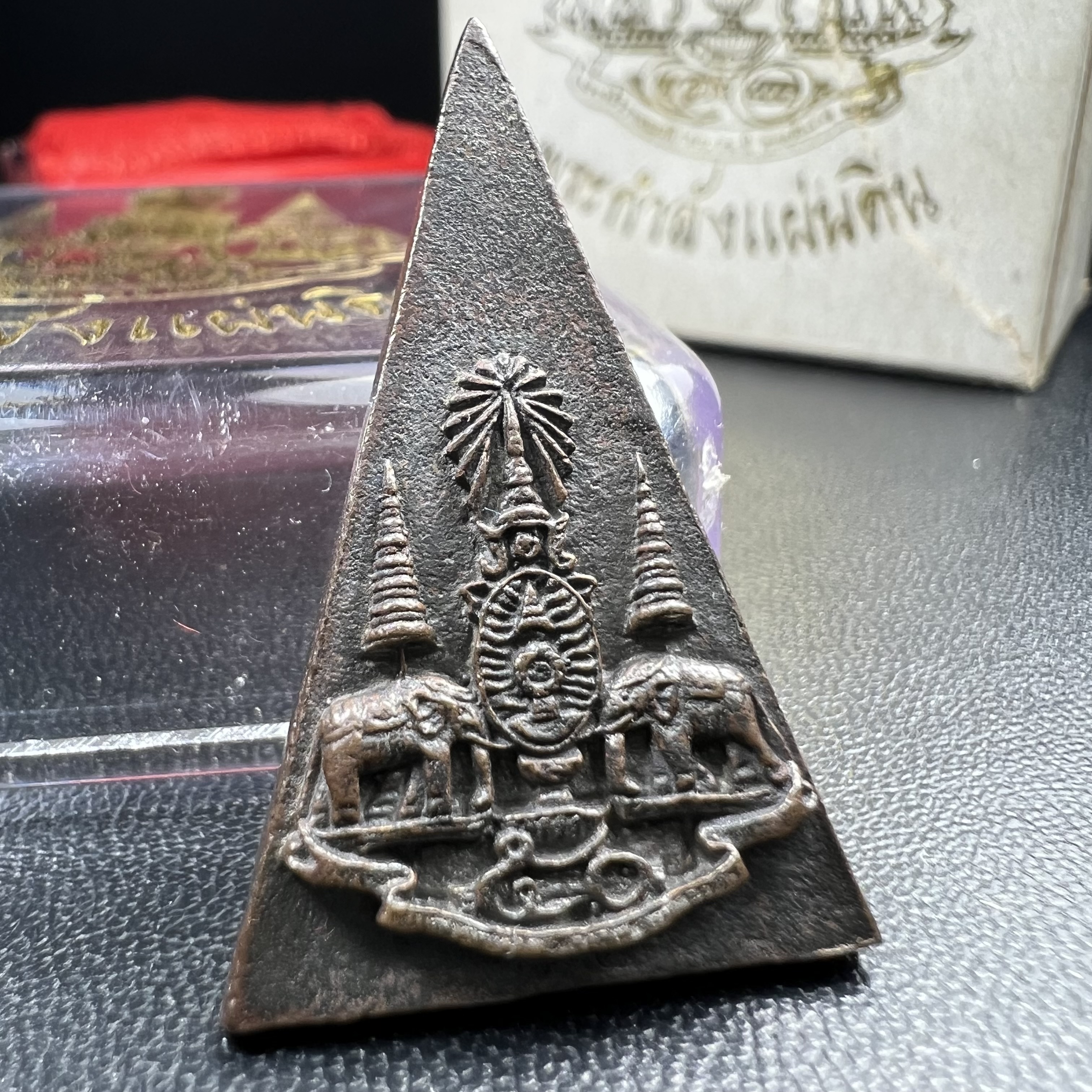 พระกำลังแผ่นดิน (สมเด็จจิตรลดา2) จัดสร้างเฉลิมพระเกียรติ ร.9 ครองราชย์ 50 ปี 2539 เนื้อนวโลหะ(สร้างน้อยหายาก)พร้อมกล่องบรรจุเดิมครบสมบูรณ์(1ใน2539องค์)