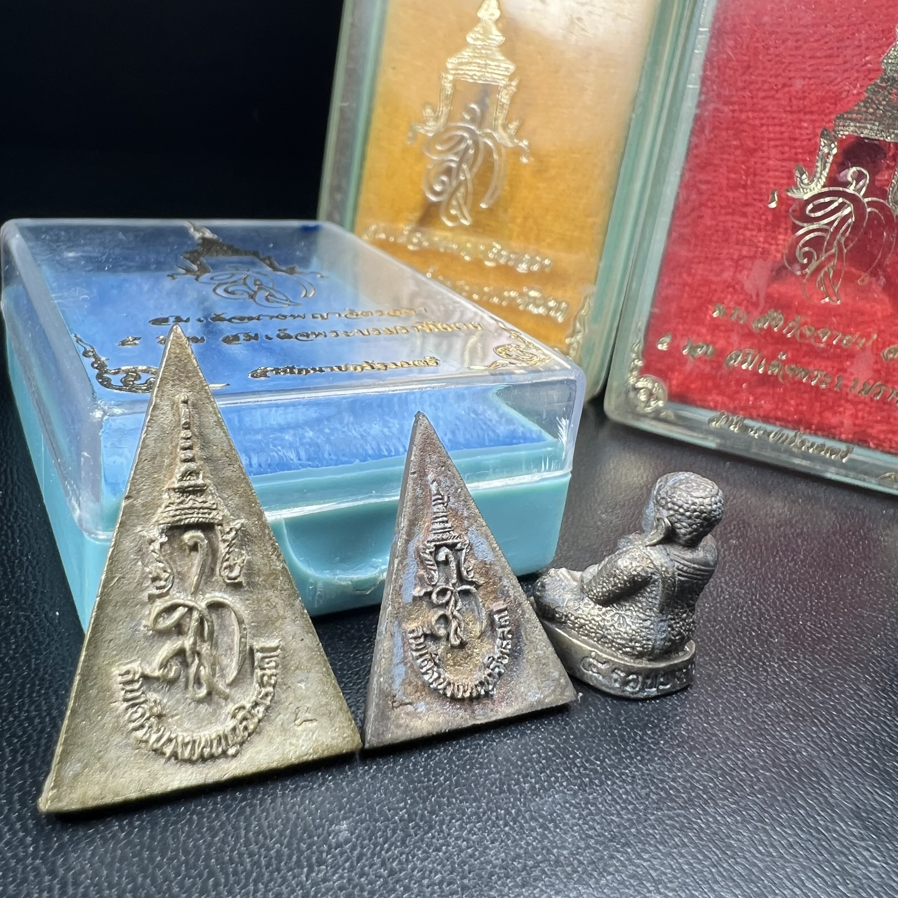 สมเด็จนางพญาจิตรลดา สก. พิมพ์ใหญ่และพิมพ์เล็ก + สมเด็จพระสังกัจจายน์ สก. ครบชุดเนื้อนวโลหะ(รวม 3 องค์) เฉลิมพระชนมพรรษา 5 รอบ สมเด็จพระบรมราชินีนาถ ปี 2535 จัดสร้างโดย สำนักนายกรัฐมนตรี (พิธีปลุกเสกใหญ่ 3 วาระ)(ในหลวง ร.๙ และพระราชินี เสด็จในพิธี)