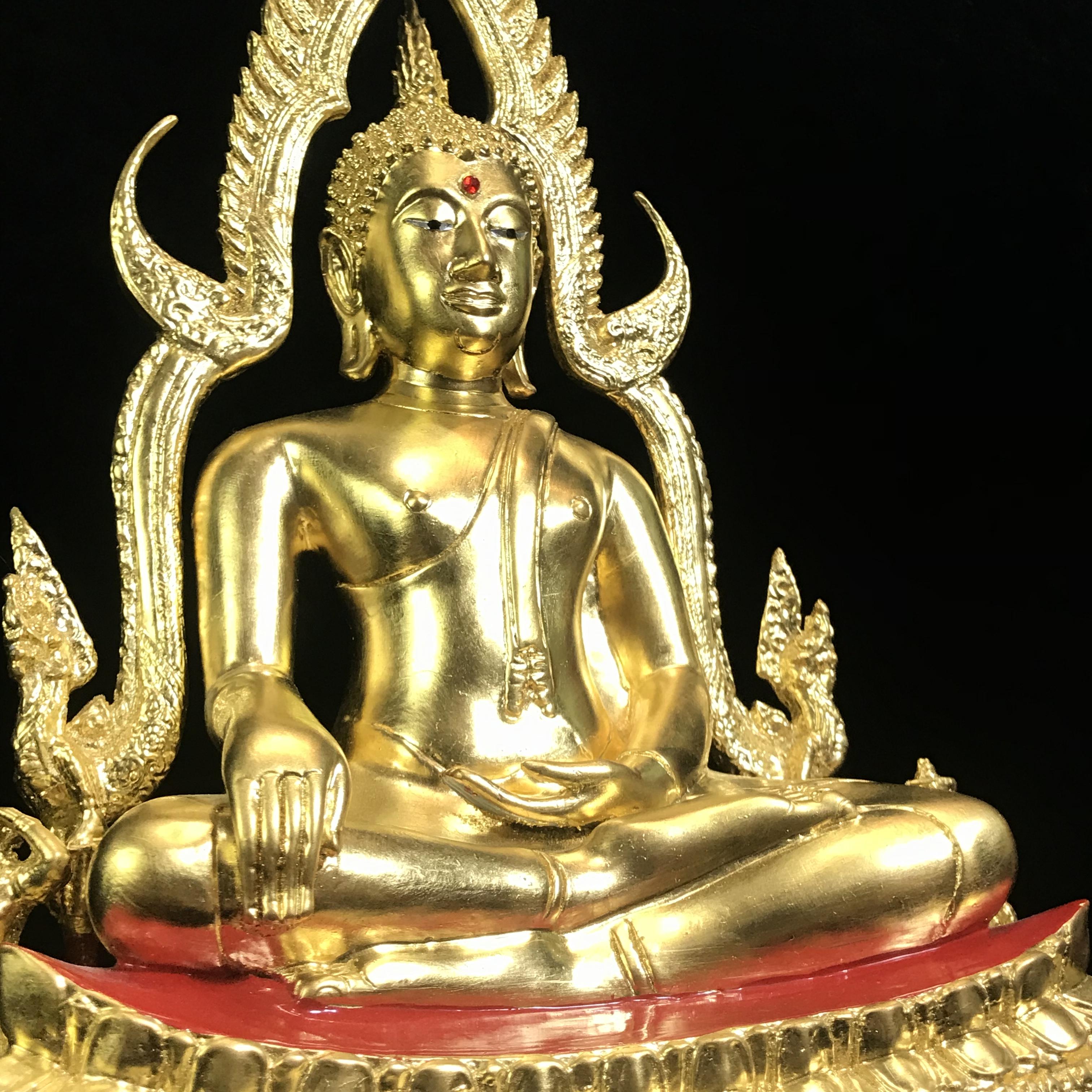 พระพุทธชินราช ญสส. วัดพระศรีมหาธาตุ จ.พิษณุโลก ปี2543 ขนาดหน้าตัก 7นิ้ว ลงรักปิดทองฐานประดับกระจก พิธีใหญ่ รุ่นแรกและรุ่นเดียวที่ หลวงปู่หมุน ฐิตสีโล วัดบ้านจาน มาร่วมปลุกเสก(1 ใน 999องค์)