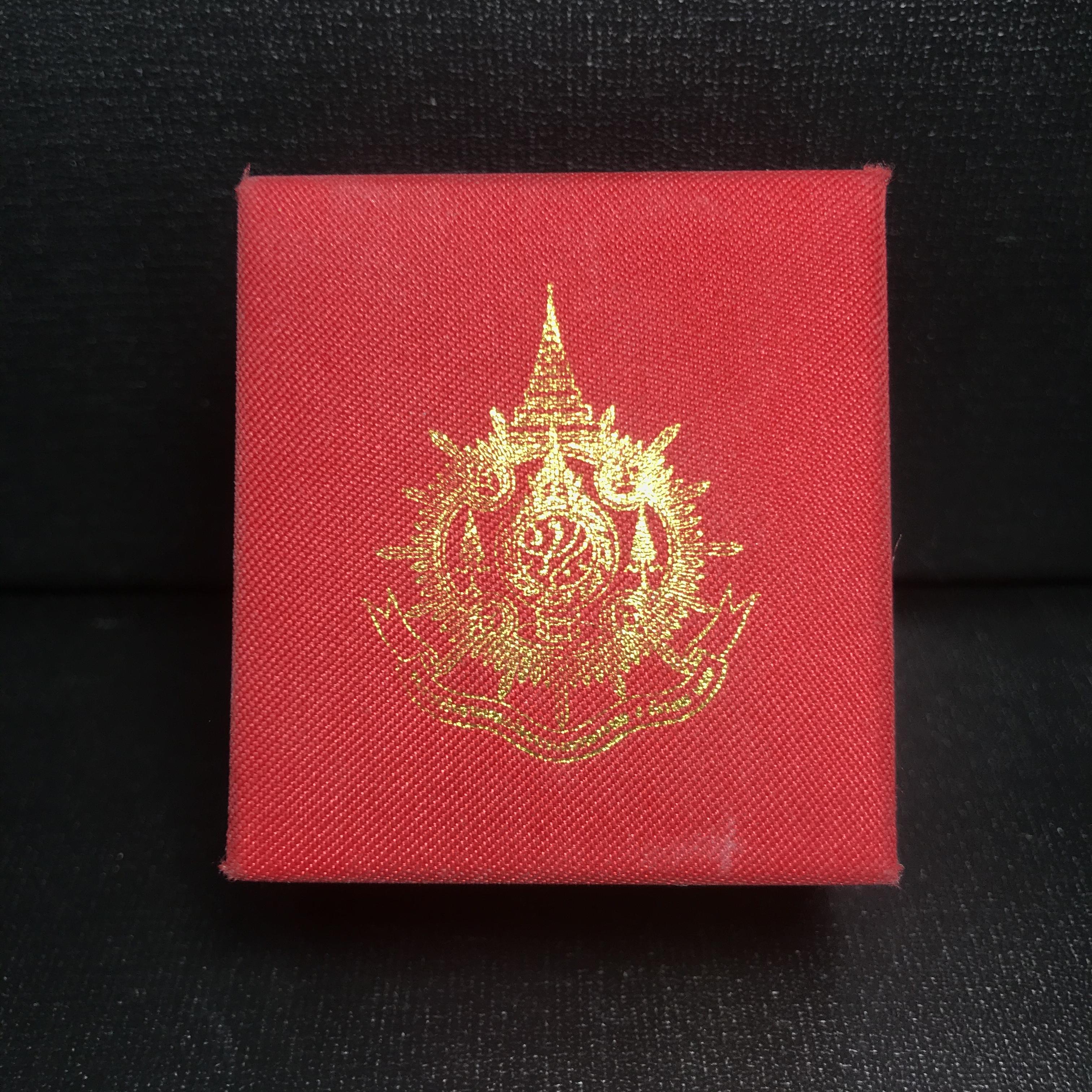 พระกริ่งไพรีพินาศ เฉลิมพระเกียรติ พระบาทสมเด็จพระเจ้าอยู่หัวรัชกาลที่9 พระชนมพรรษา 6 รอบ ปี2542 เนื้อนวโลหะผสมทองคำ(บรรจุเหล็กไหล)ดีนอก-ดีใน