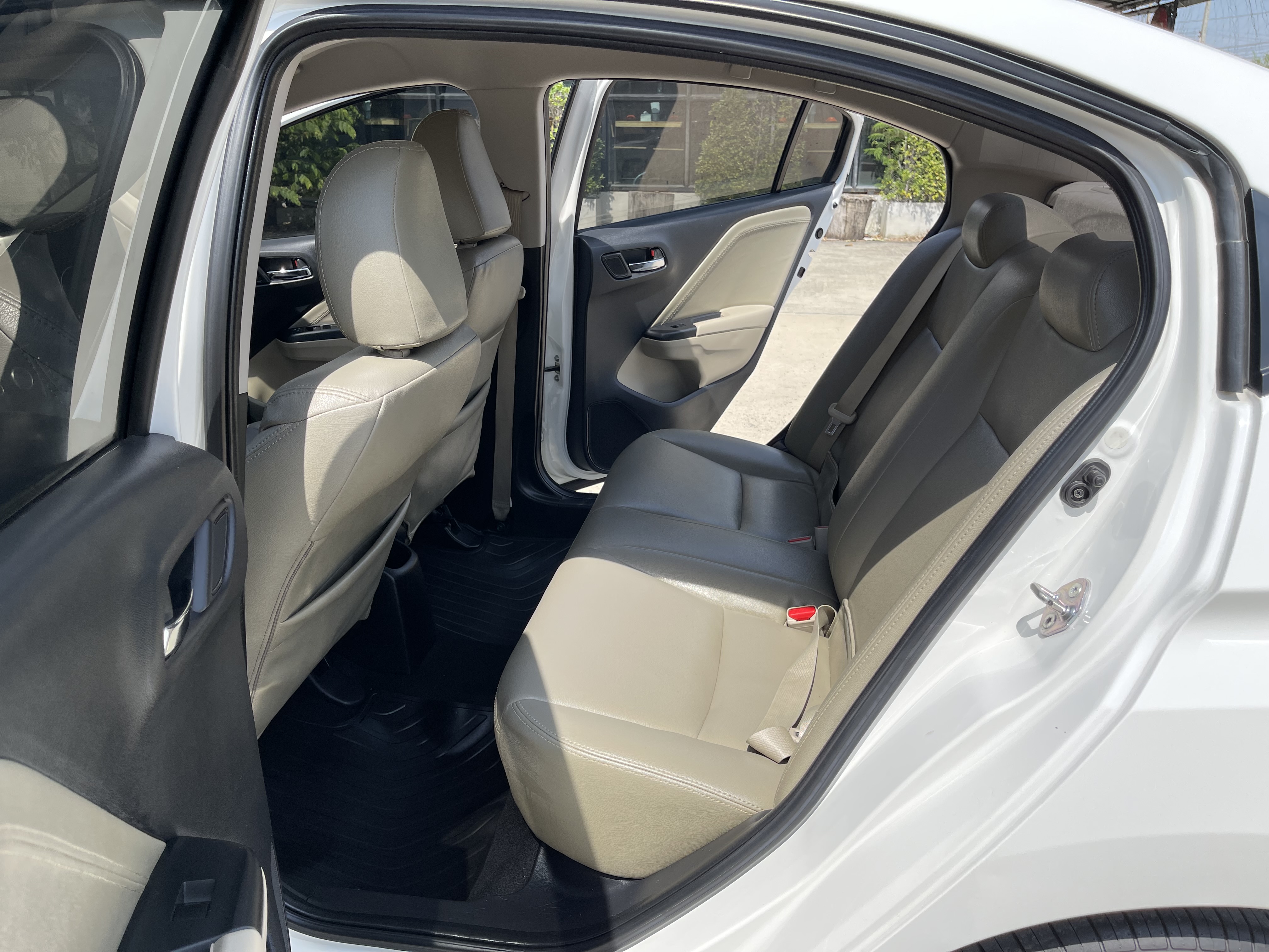 Honda City 1.5 V+ At 2016 ขาว