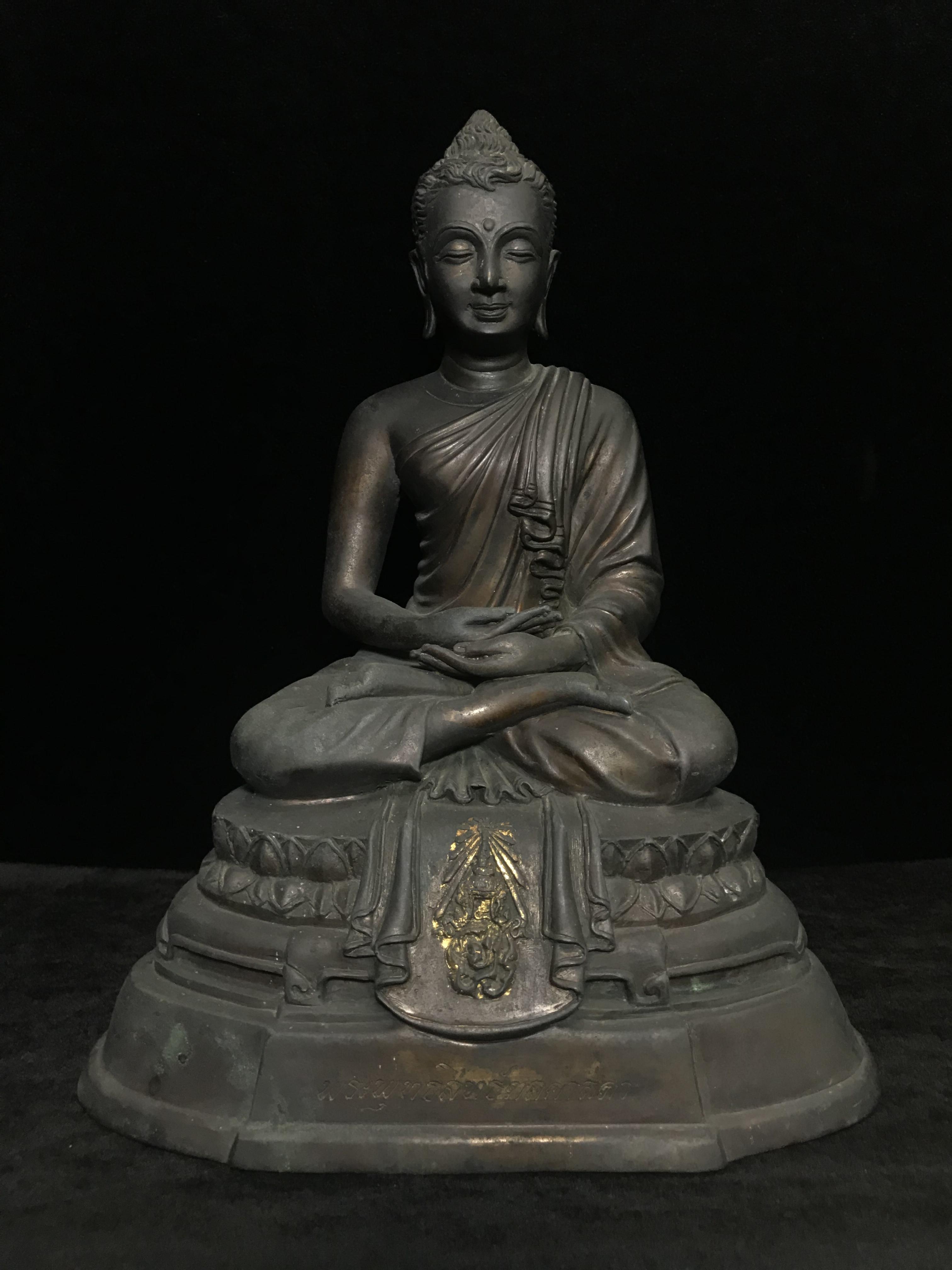 พระพุทธสิทธัตถศาสดา 100 ปี กรมบัญชีกลาง พ.ศ. 2533(รุ่นแรก) เนื้อโลหะสำริด รมมันปู หน้าตัก 5.9 นิ้ว (พิธีใหญ่ ศิลป์สวย หายาก)