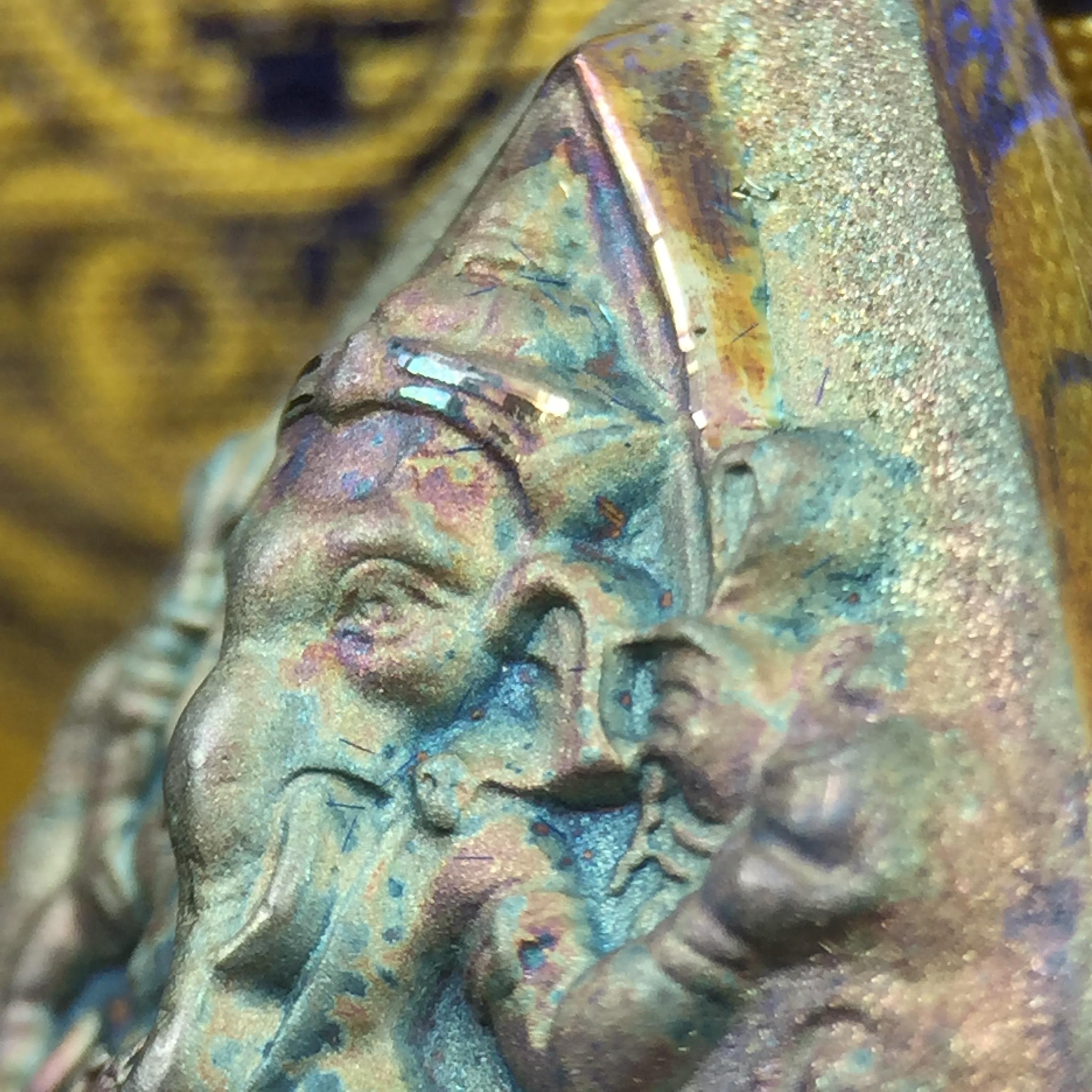 เหรียญพระพิฆเนศวร ญสส. ชุดกาญจนาภิเษกครองราชย์ 50 ปี พุทธศักราช 2538 พิมพ์ใหญ่(2.9 ซม.) เนื้อเงินผิวเดิมกลับดำขึ้นสีรุ้งเข้มขลังงดงามธรรมชาติสร้างสรรค์ สภาพสวยเดิมพร้อมกล่องบรรจุเดิม ตอกโค๊ดหมายเลขกำกับ(1ใน 5539องค์)