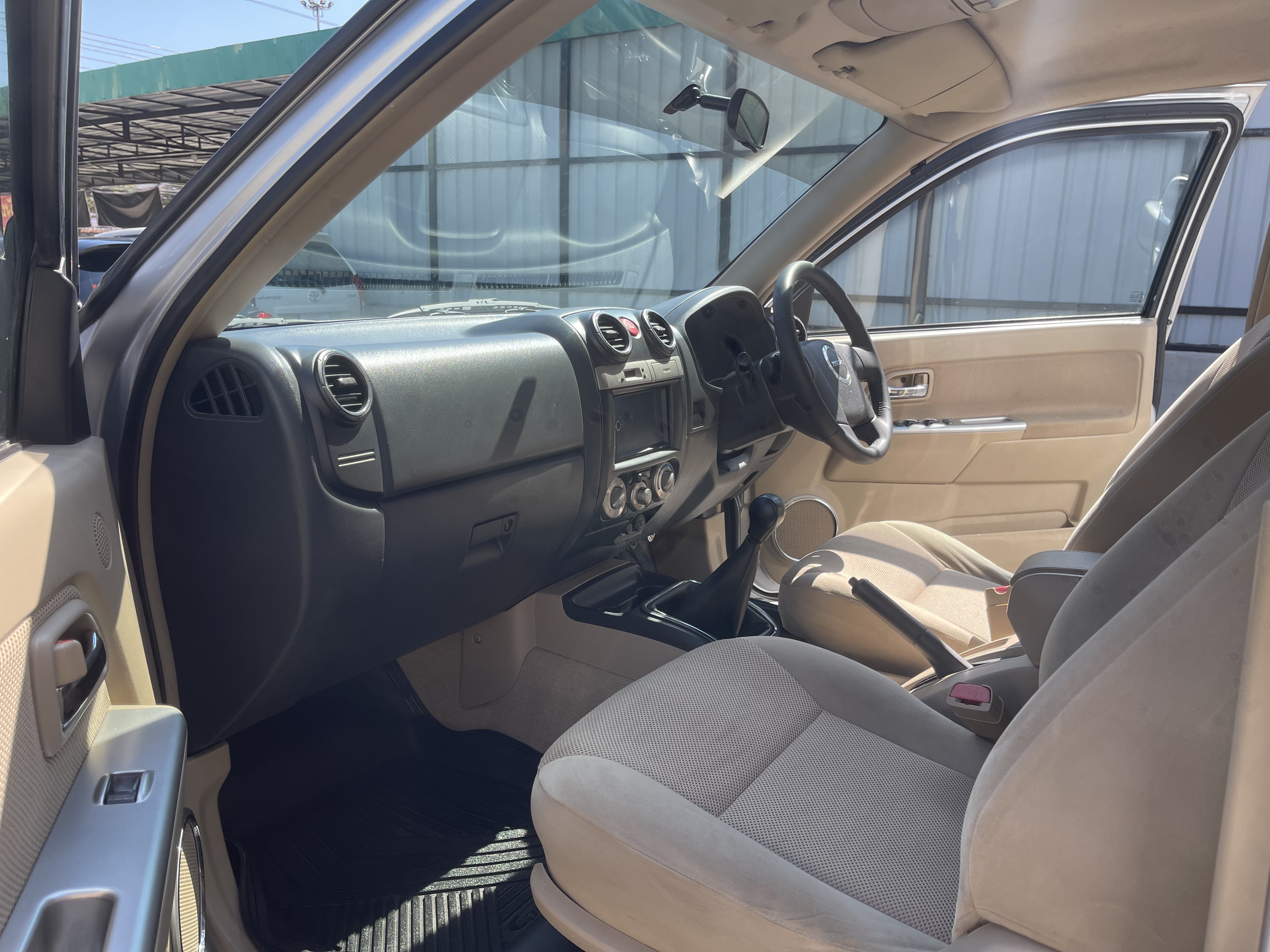 Isuzu Dmax 4ประตู Hilander 2.5 Abs Navi 2011 เงิน